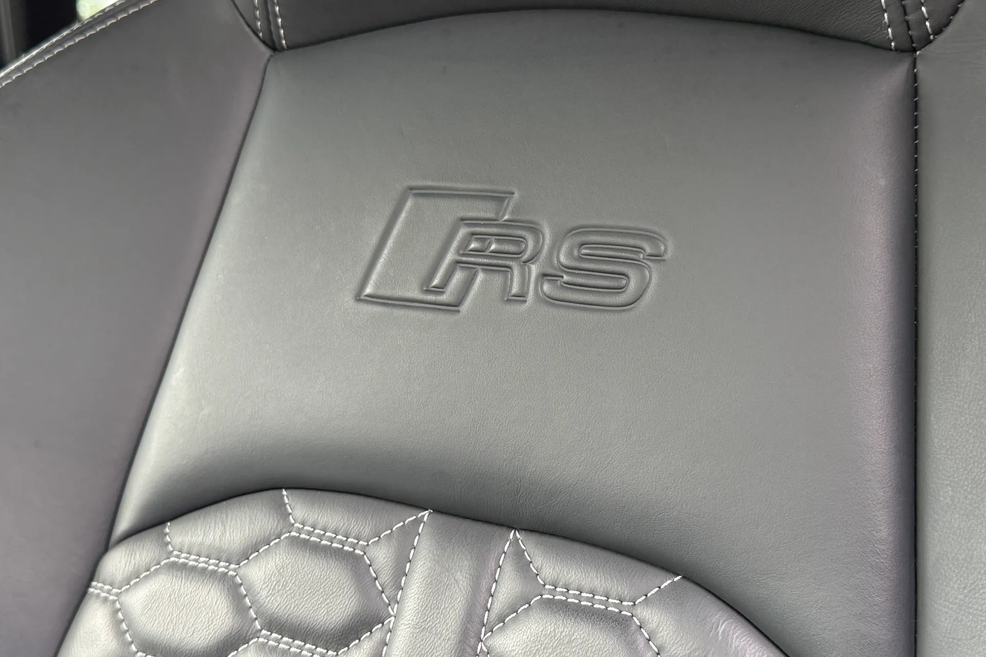 Audi RS4 thumbnail image number 26
