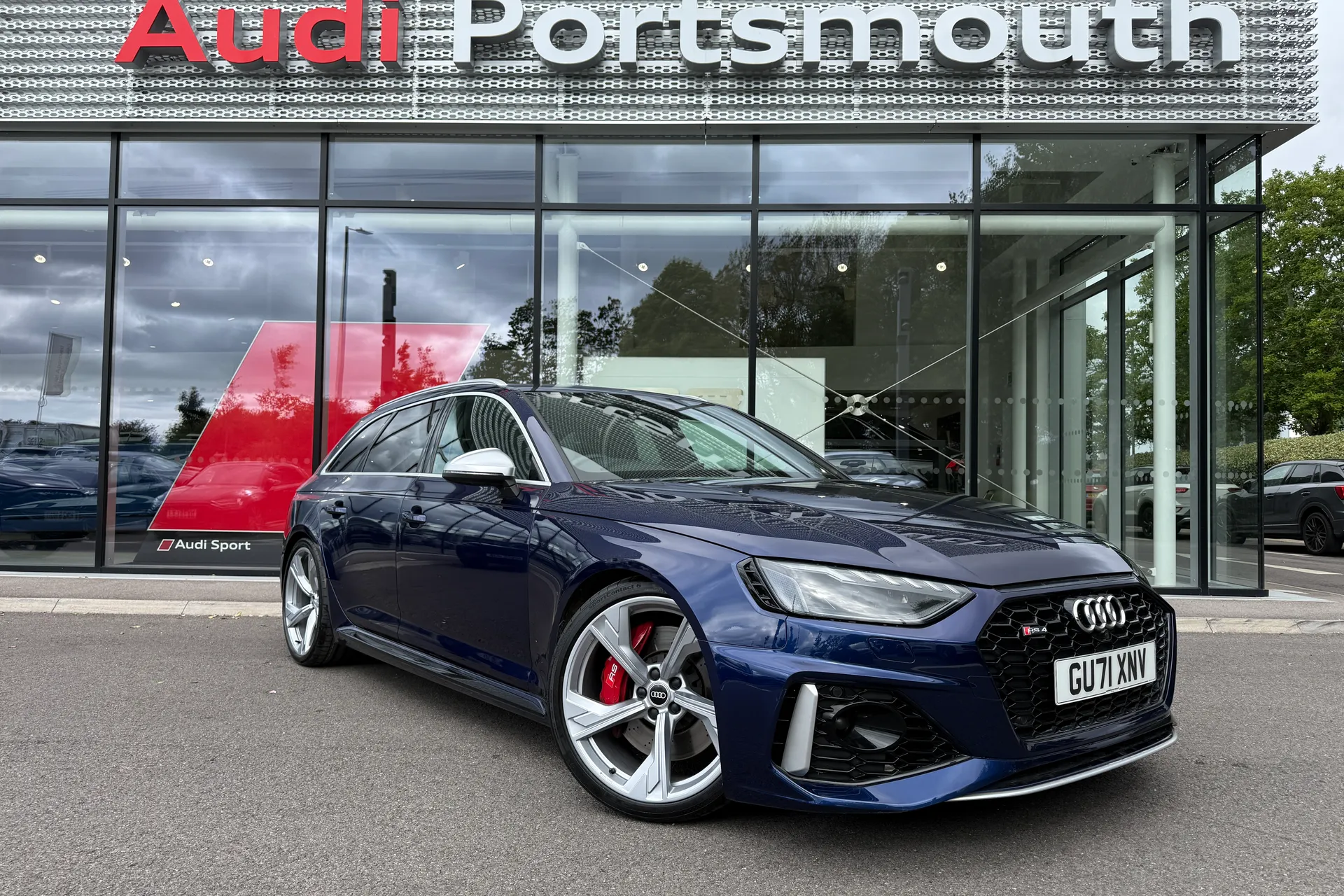 Audi RS4 focused image
