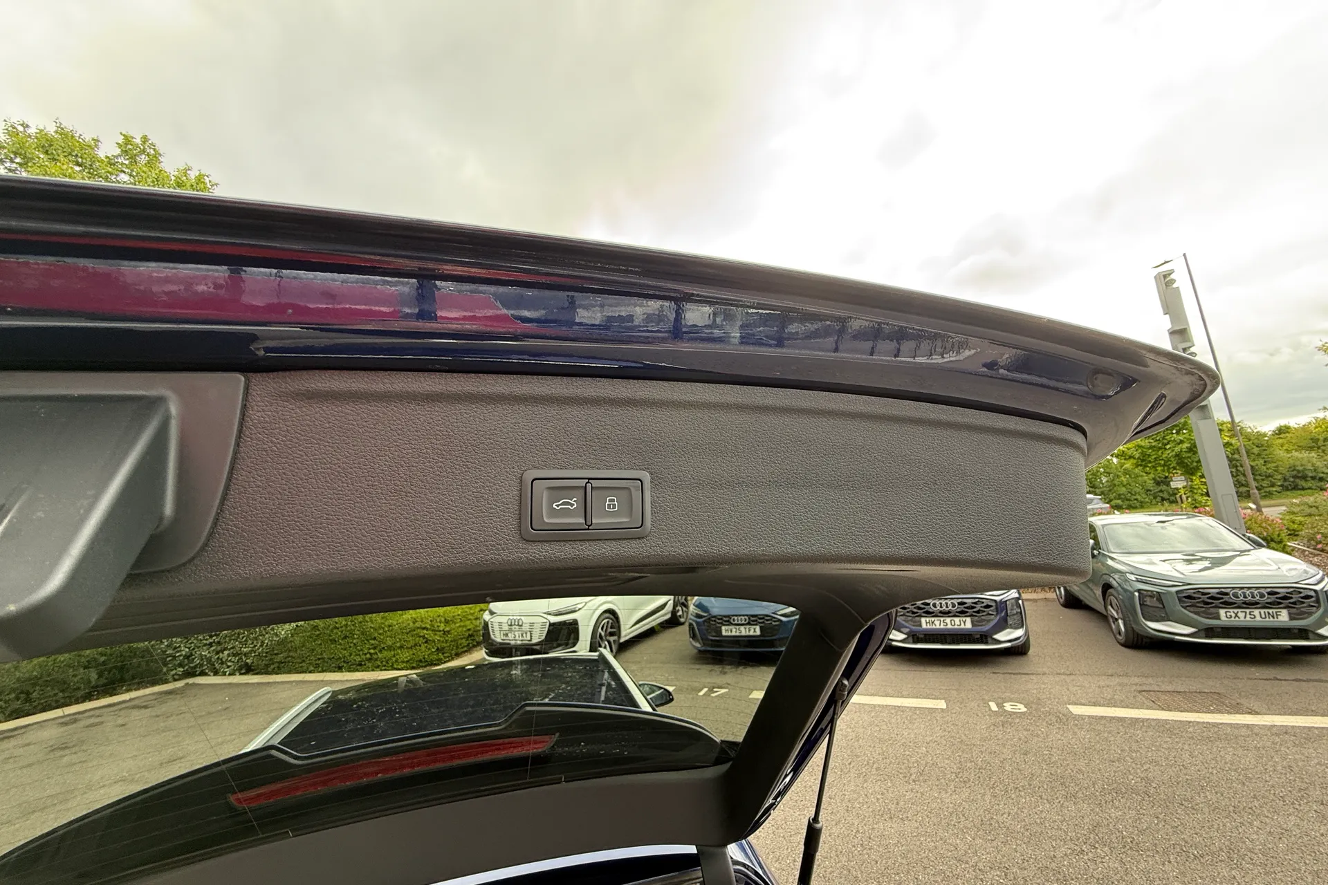Audi RS4 thumbnail image number 43