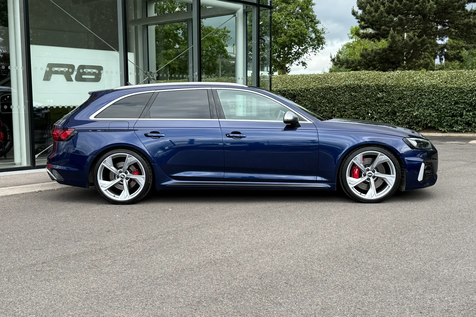 Audi RS4 thumbnail image number 2
