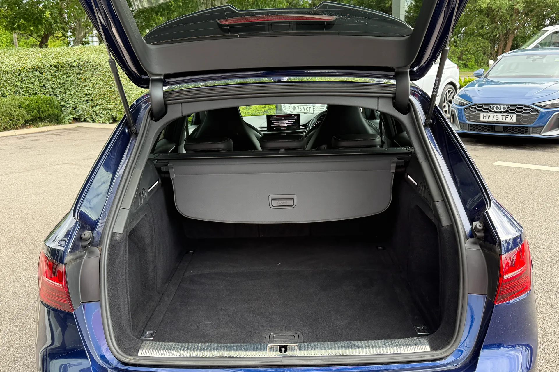 Audi RS4 thumbnail image number 44