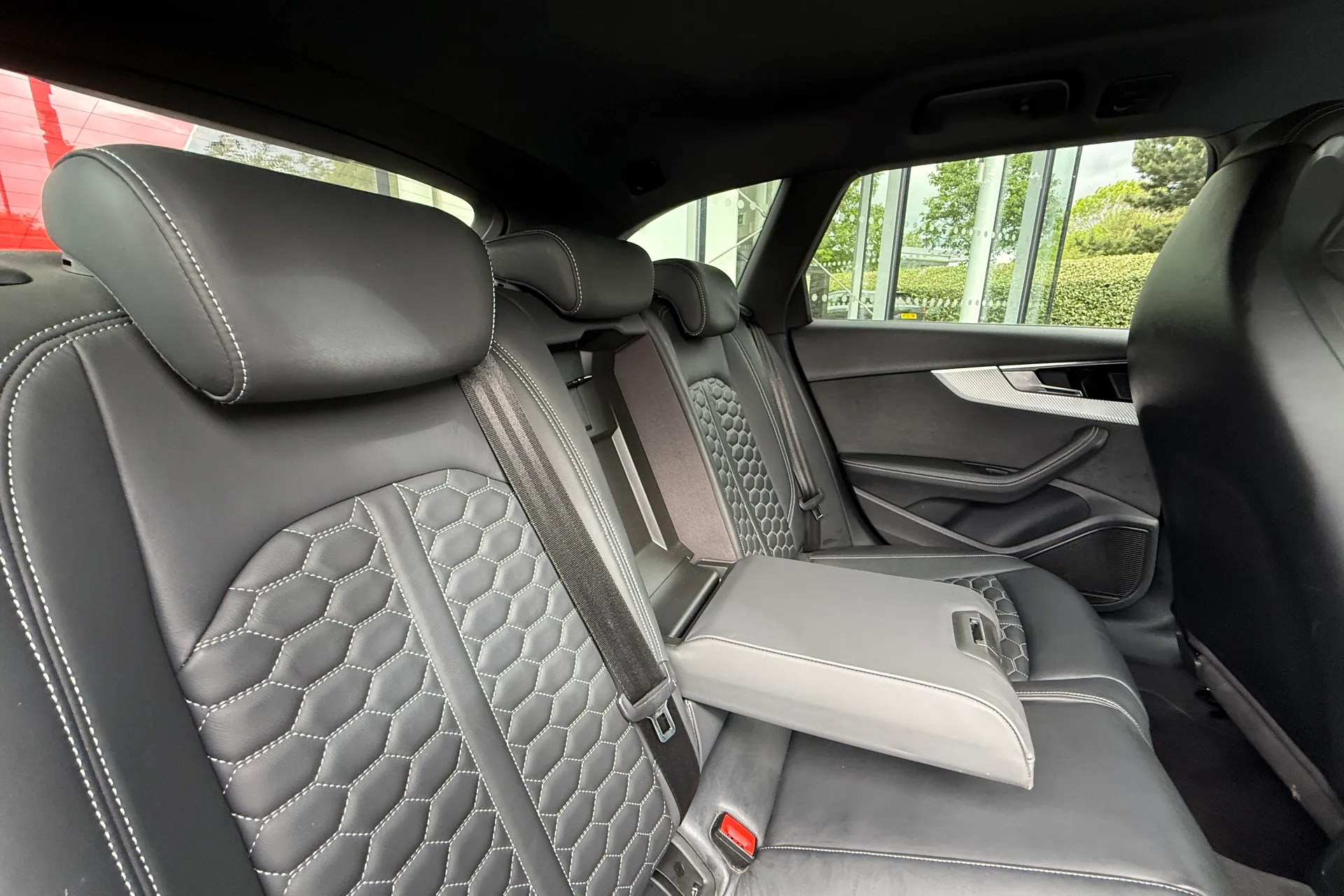 Audi RS4 thumbnail image number 41