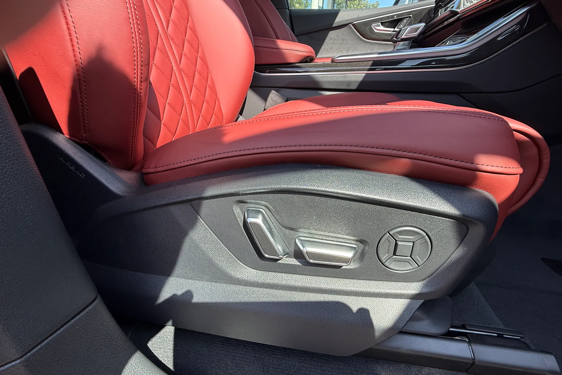Audi Q7 thumbnail image number 15