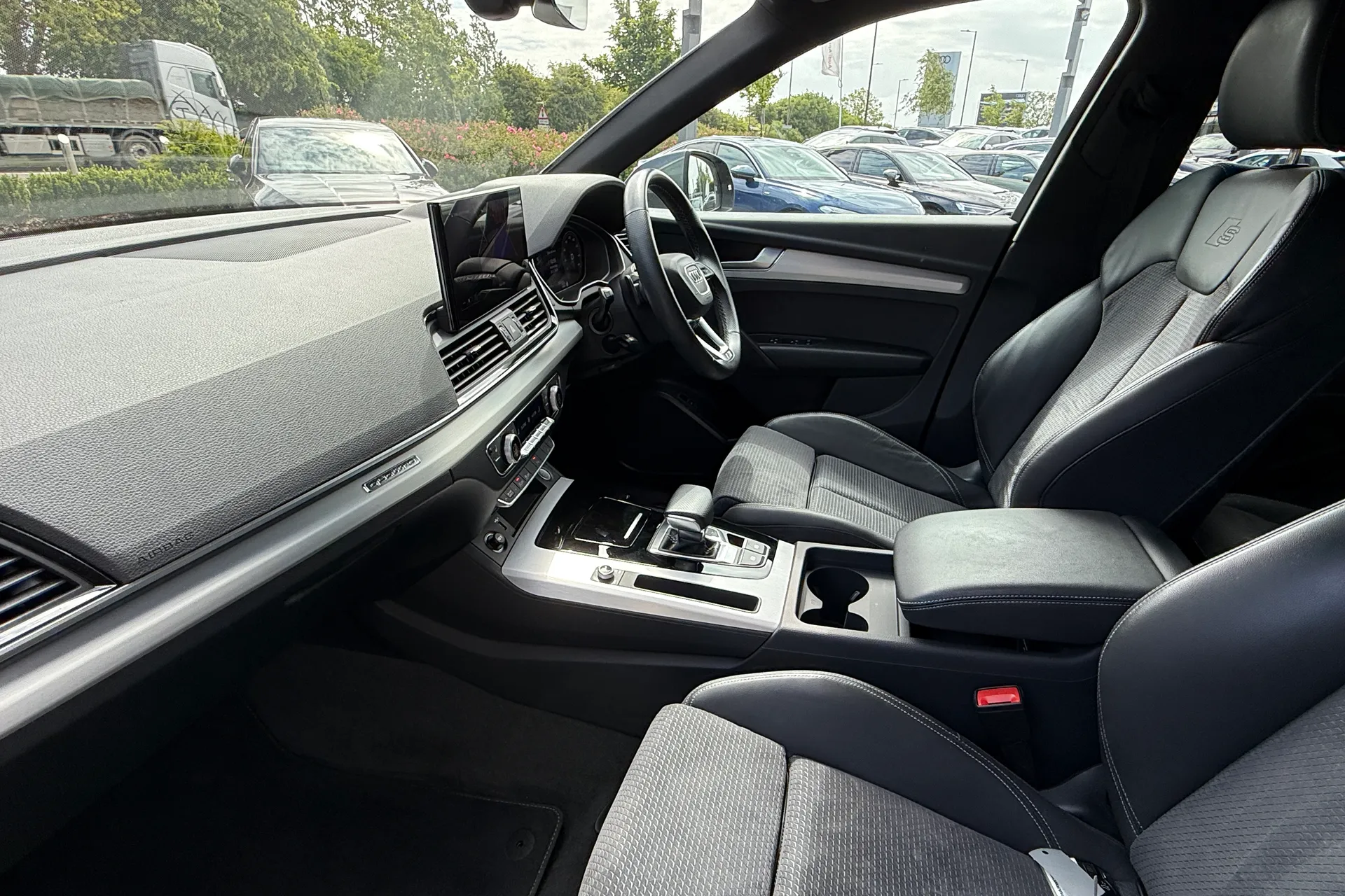 Audi Q5 thumbnail image number 36