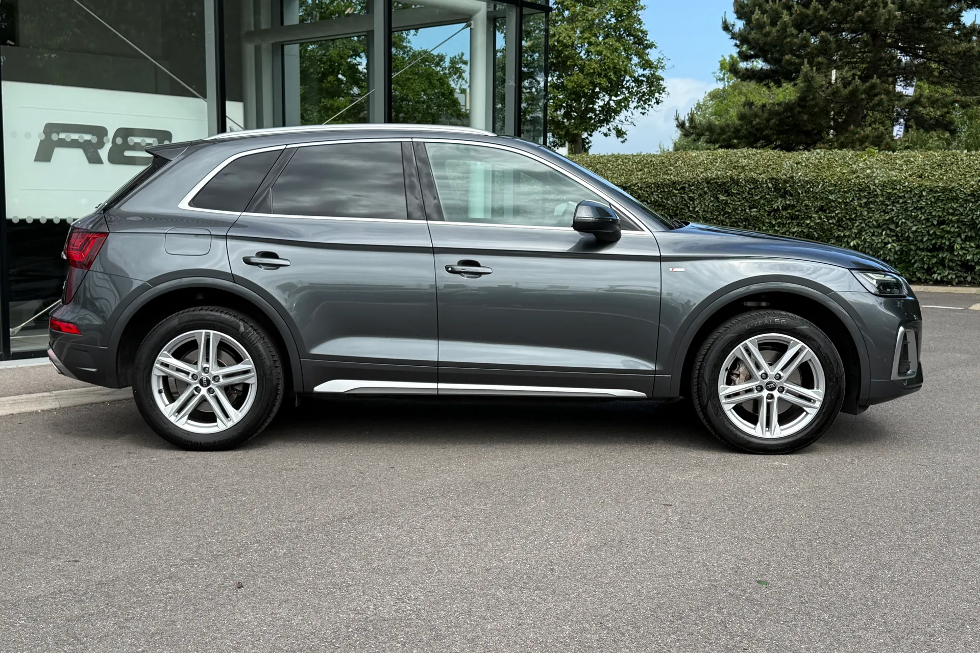 Audi Q5 thumbnail image number 2