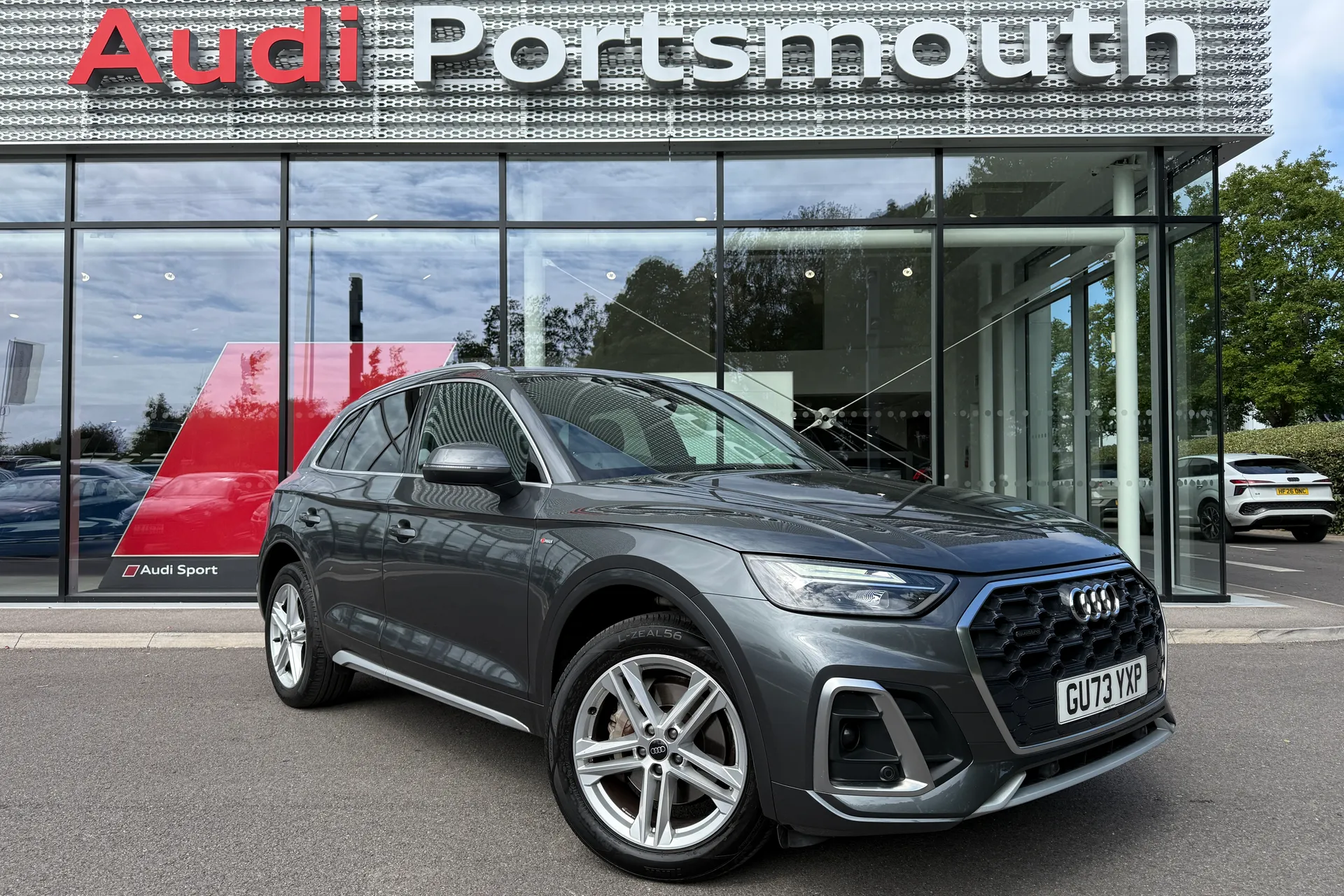 Audi Q5 focused image