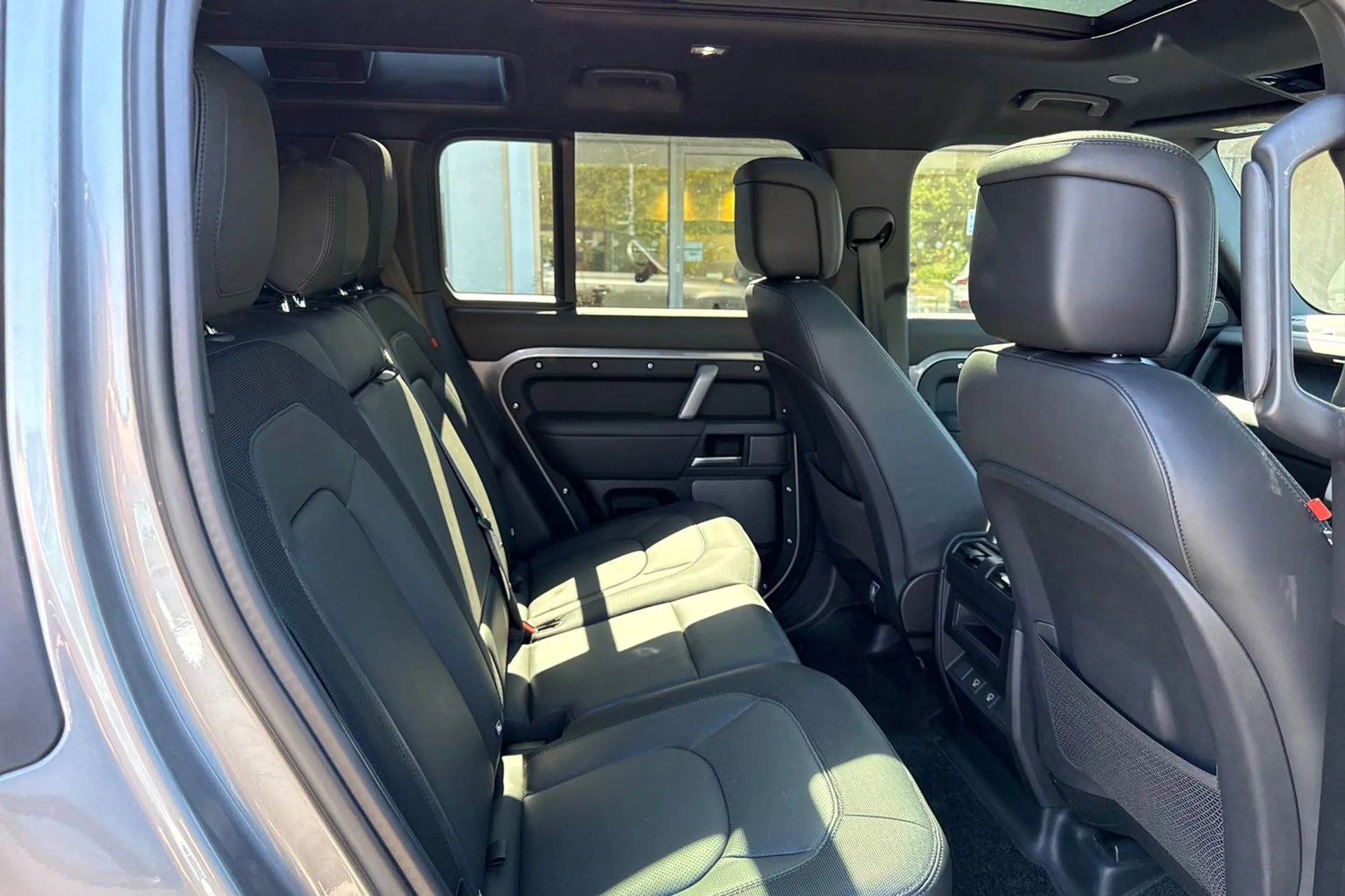 LAND ROVER DEFENDER thumbnail image number 23