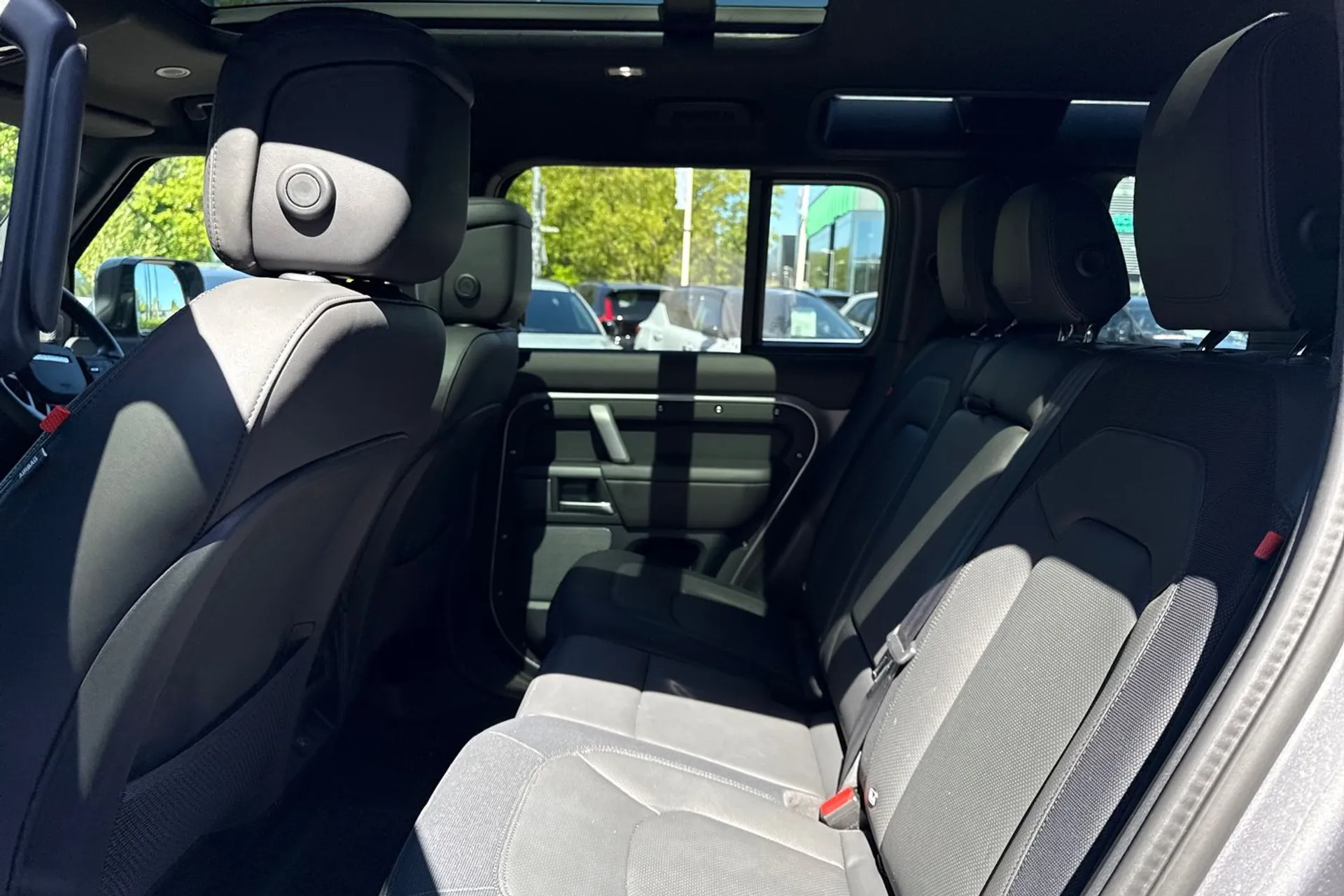 LAND ROVER DEFENDER thumbnail image number 30