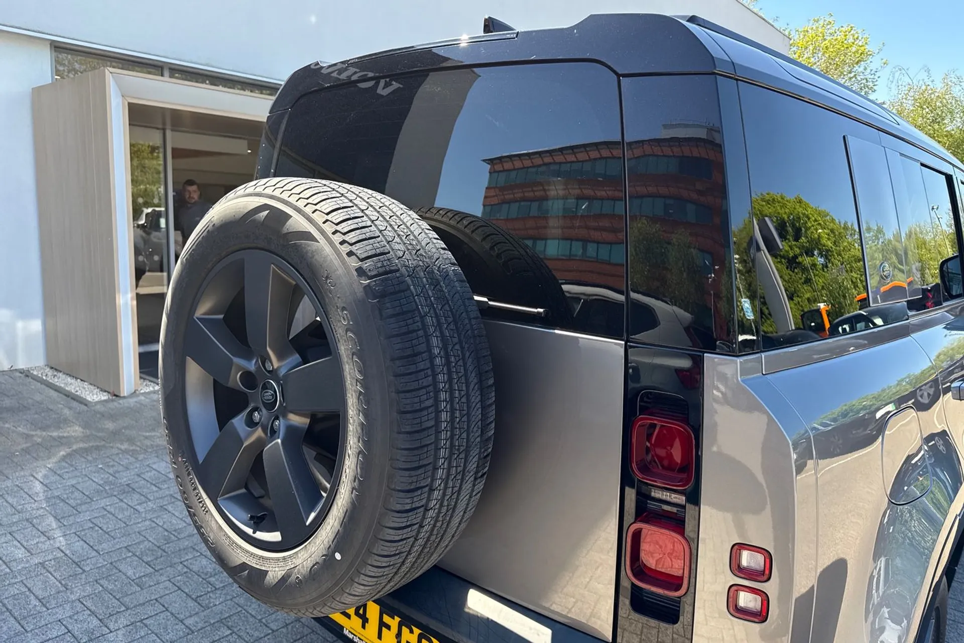 LAND ROVER DEFENDER thumbnail image number 16