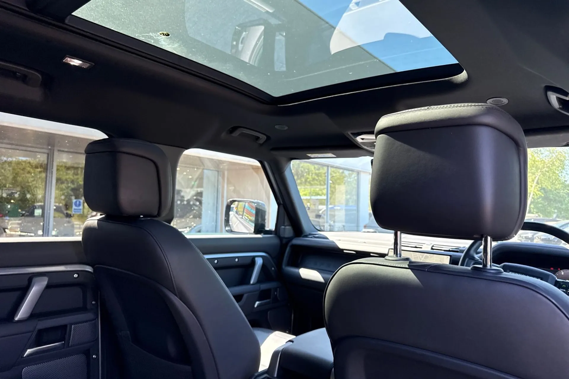 LAND ROVER DEFENDER thumbnail image number 24