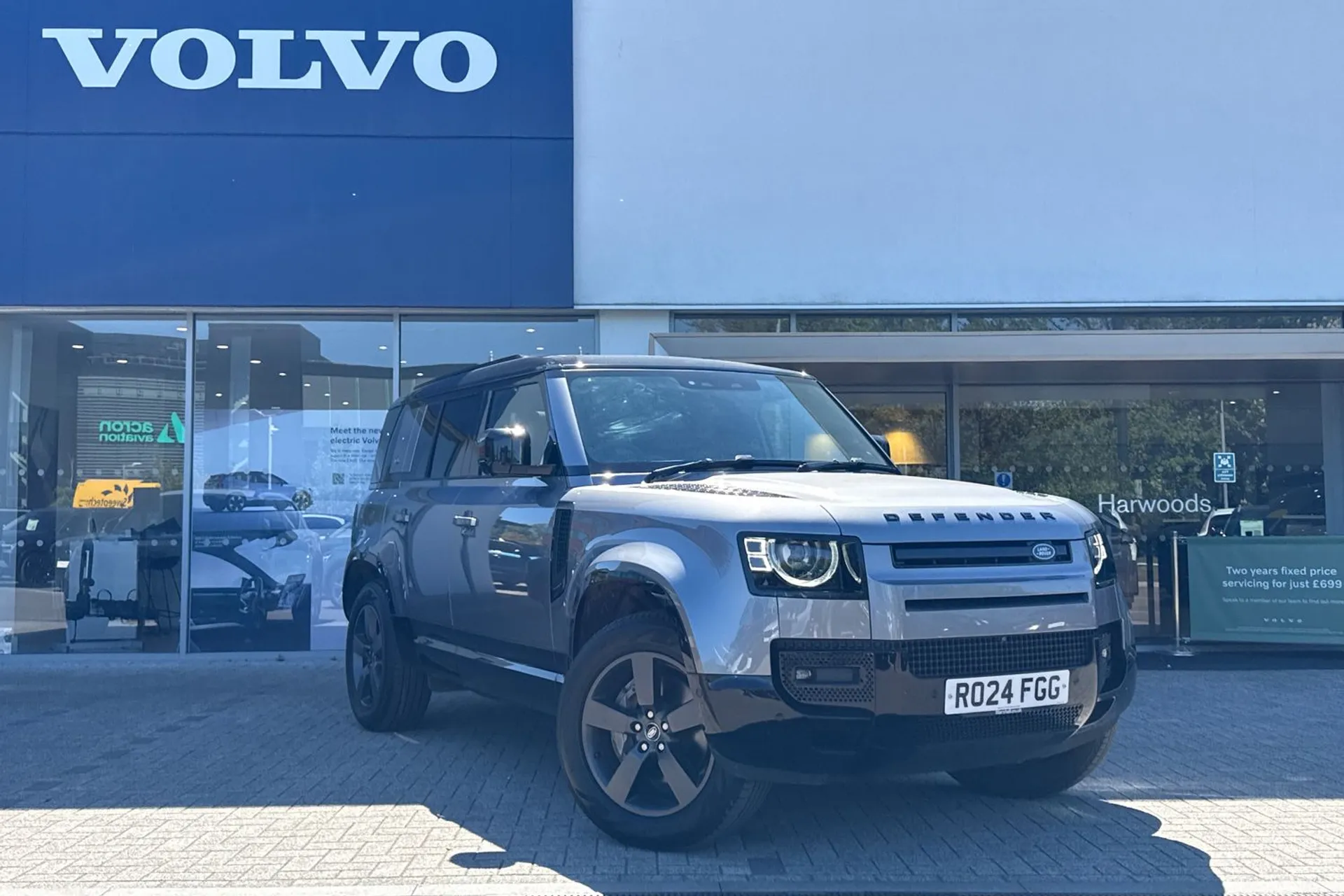 LAND ROVER DEFENDER focused image