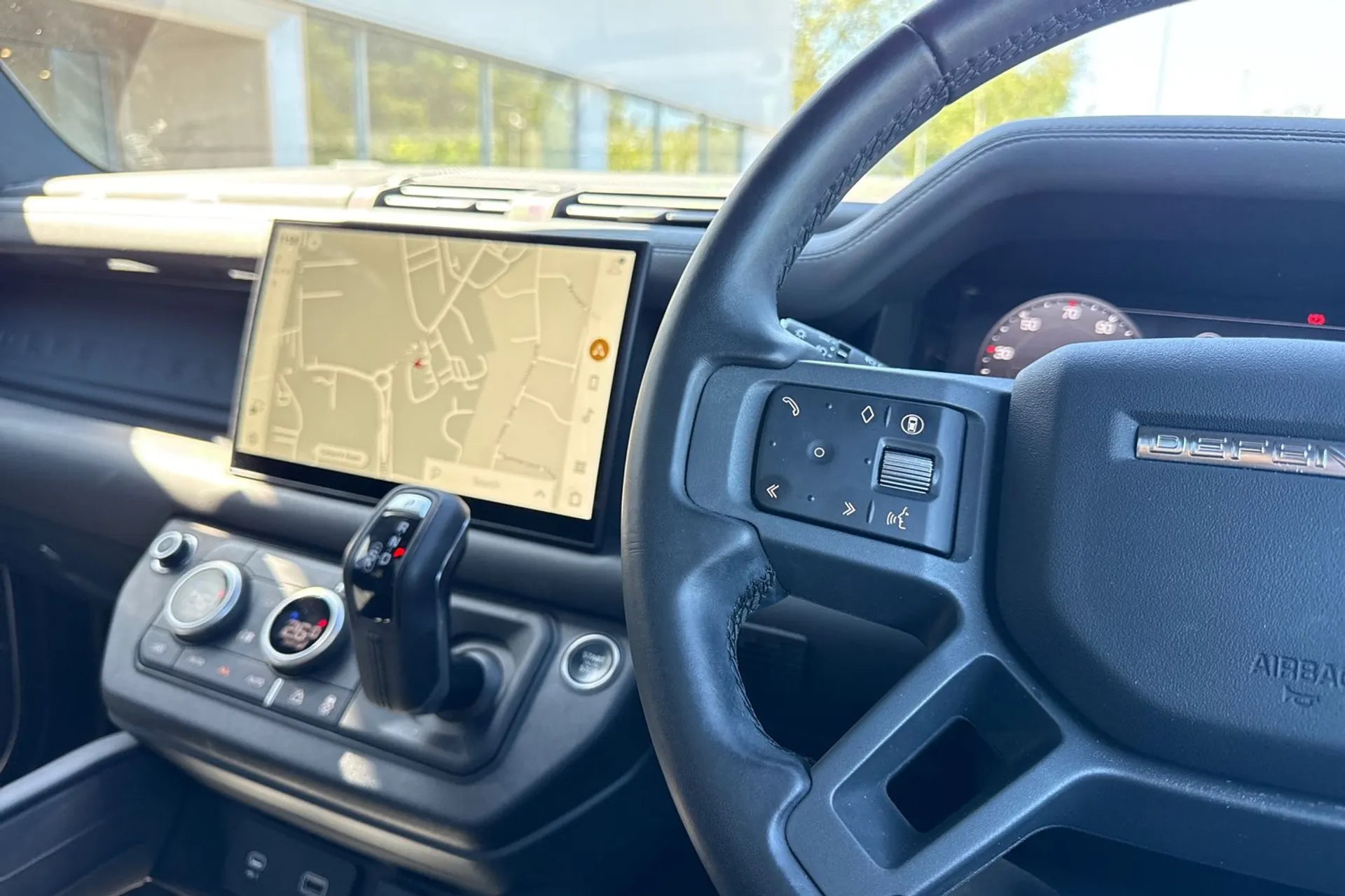 LAND ROVER DEFENDER thumbnail image number 36