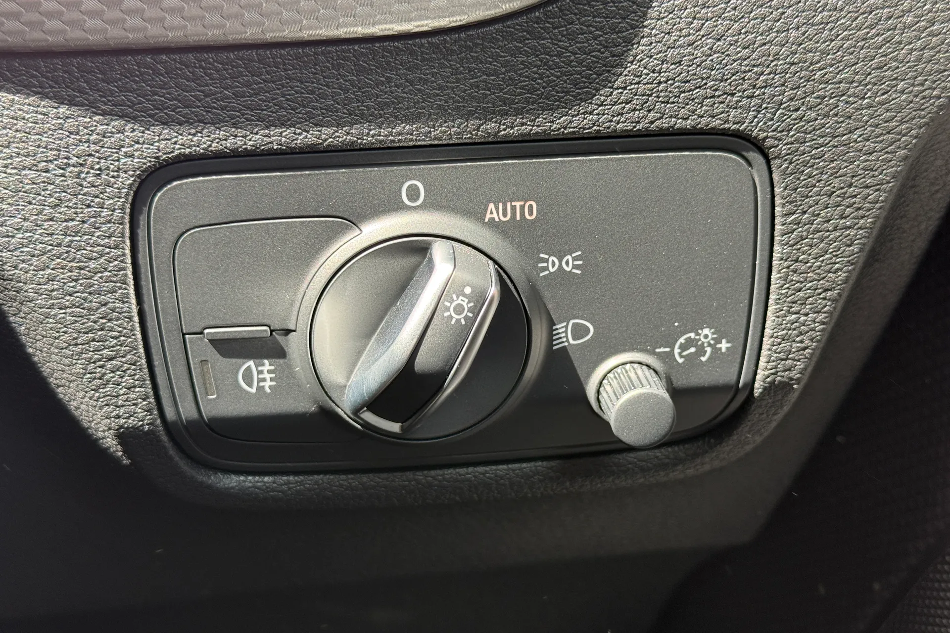 Audi Q2 thumbnail image number 24
