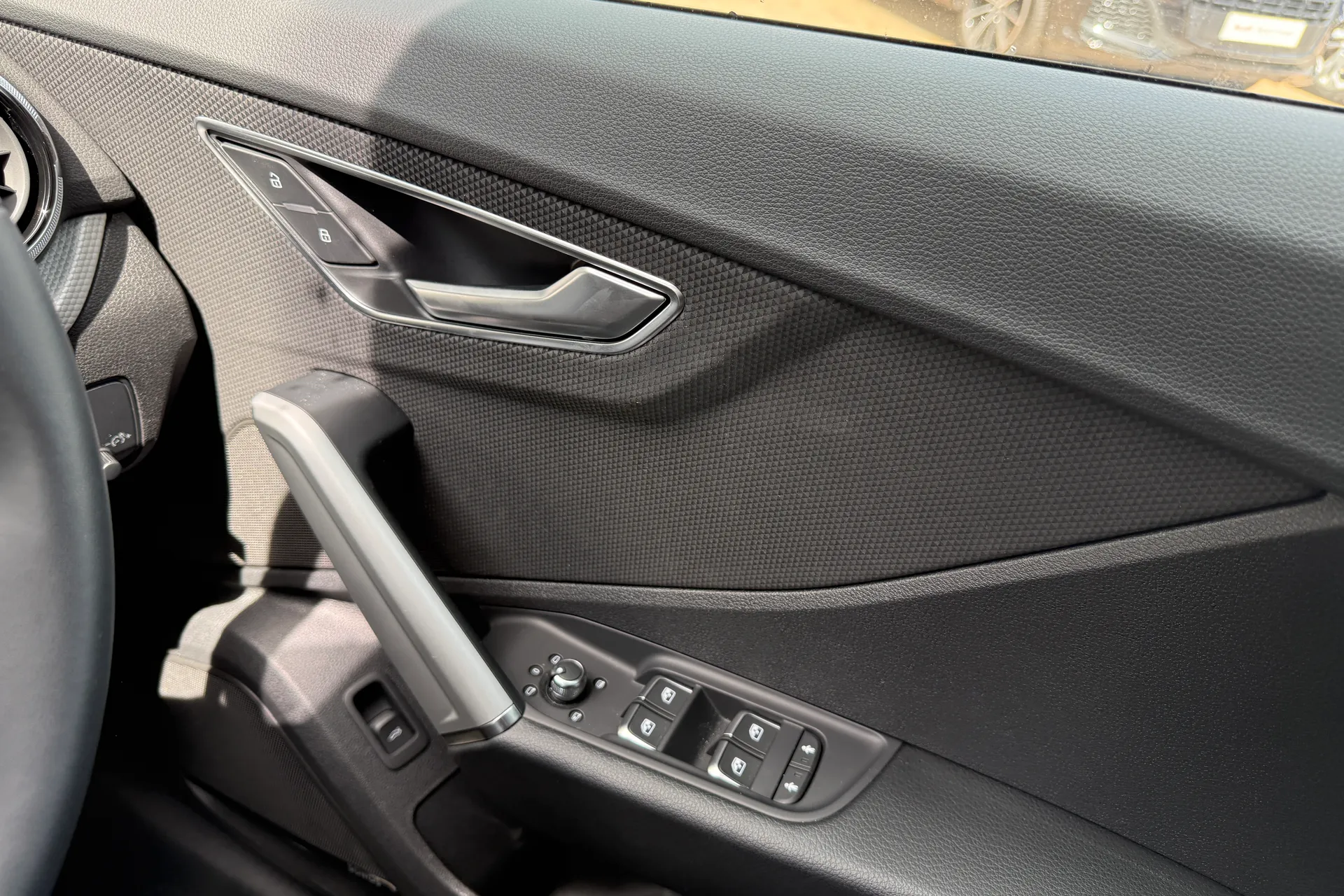 Audi Q2 thumbnail image number 25