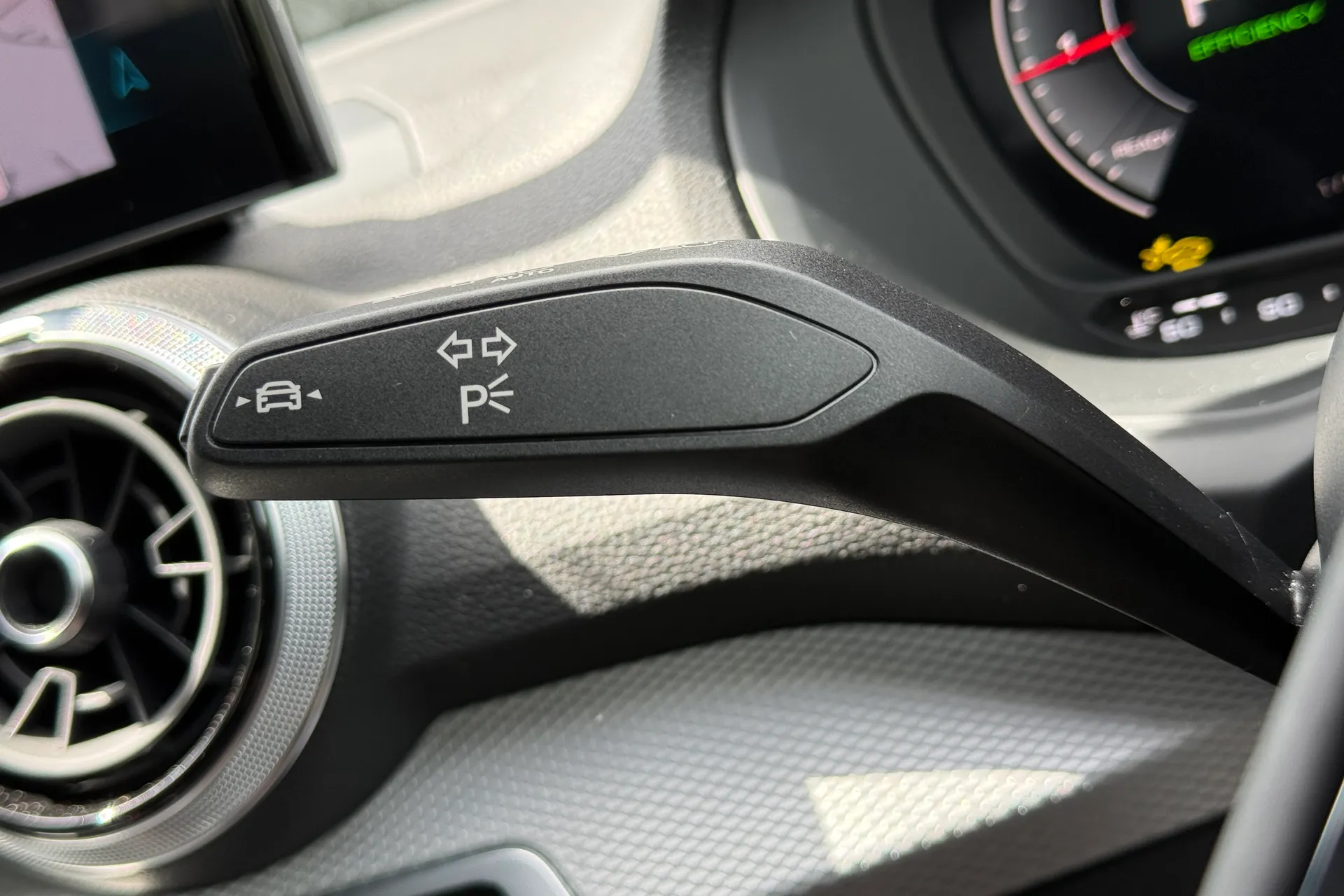 Audi Q2 thumbnail image number 22