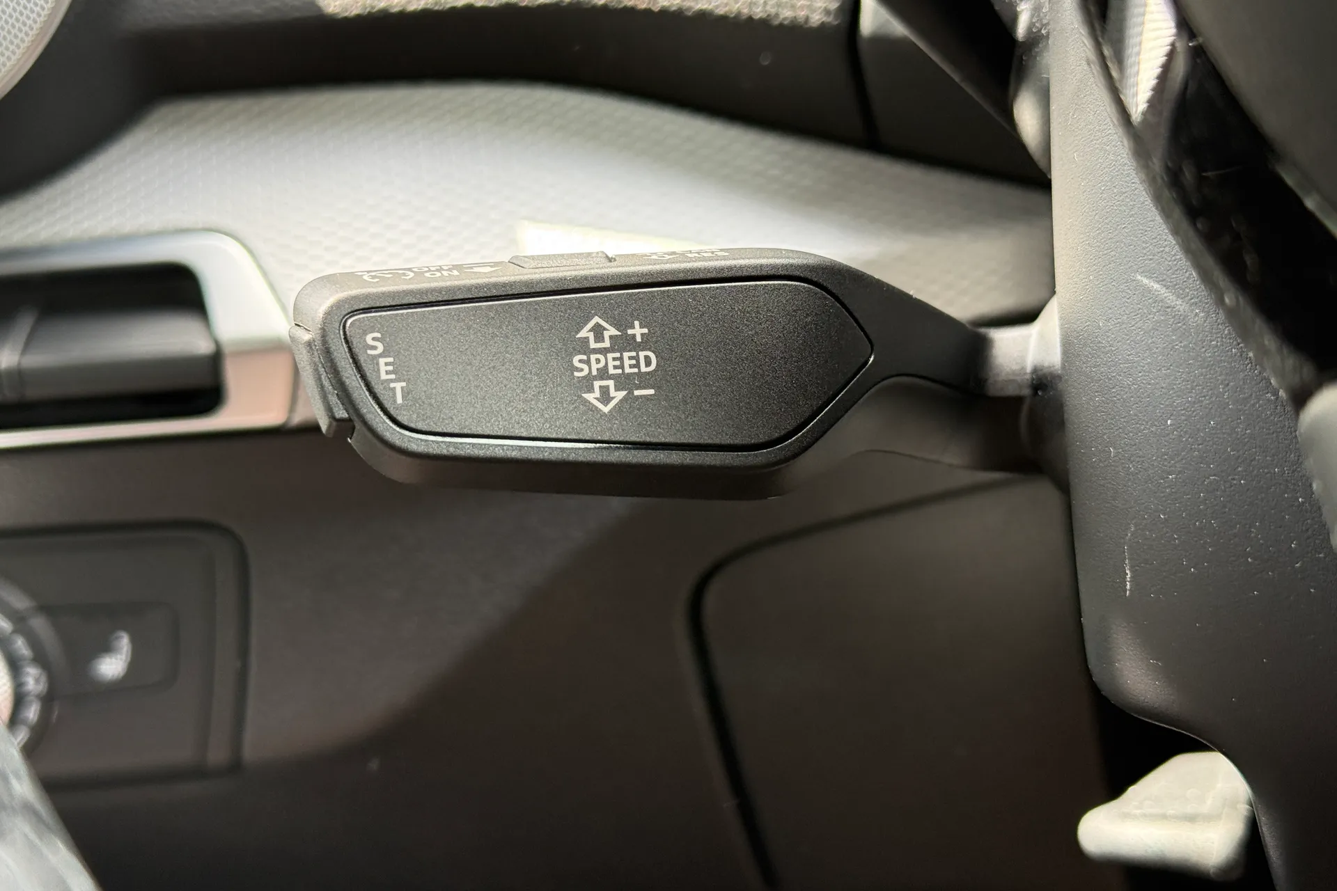 Audi Q2 thumbnail image number 21