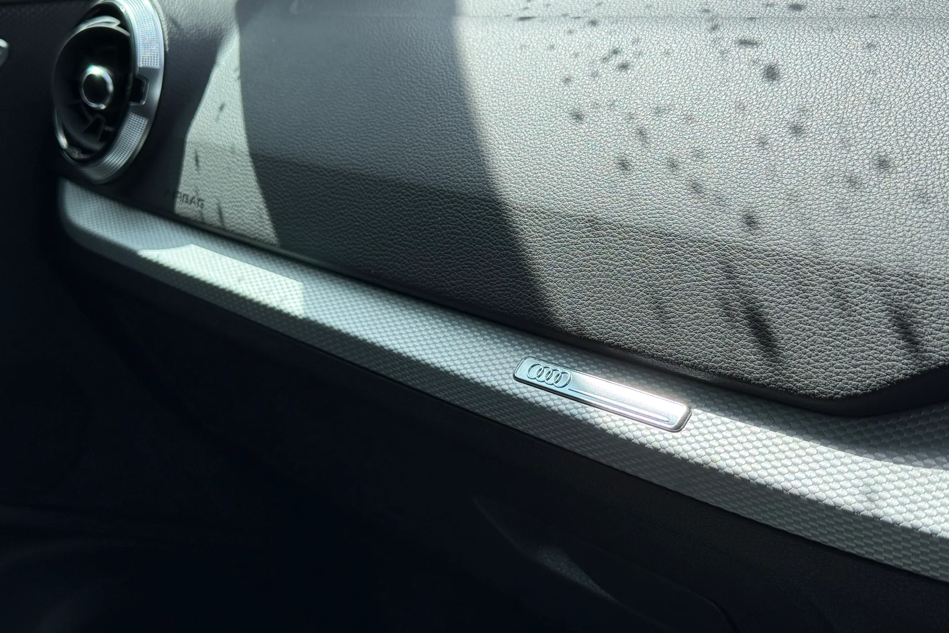 Audi Q2 thumbnail image number 18