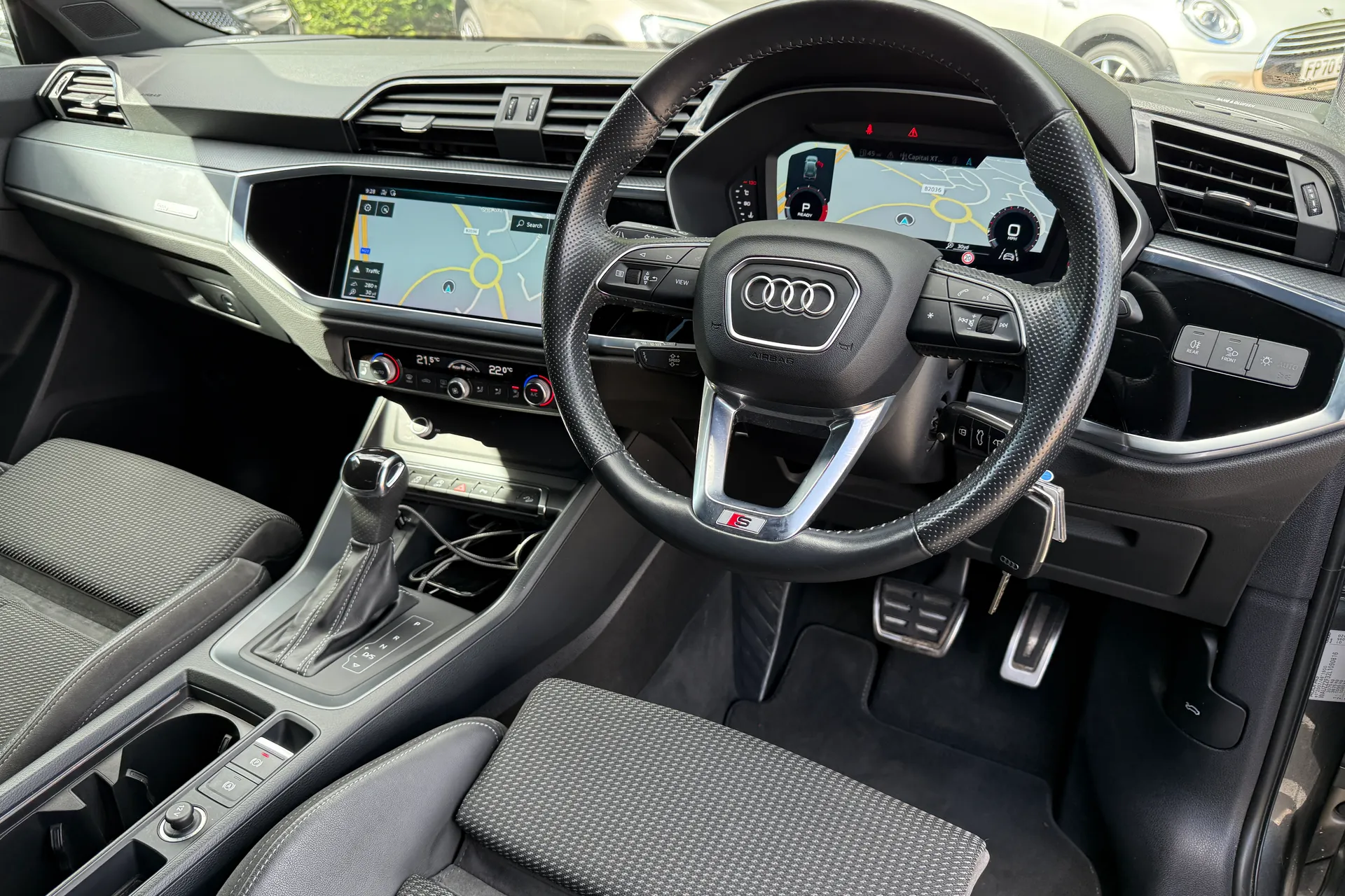 Audi Q3 thumbnail image number 30