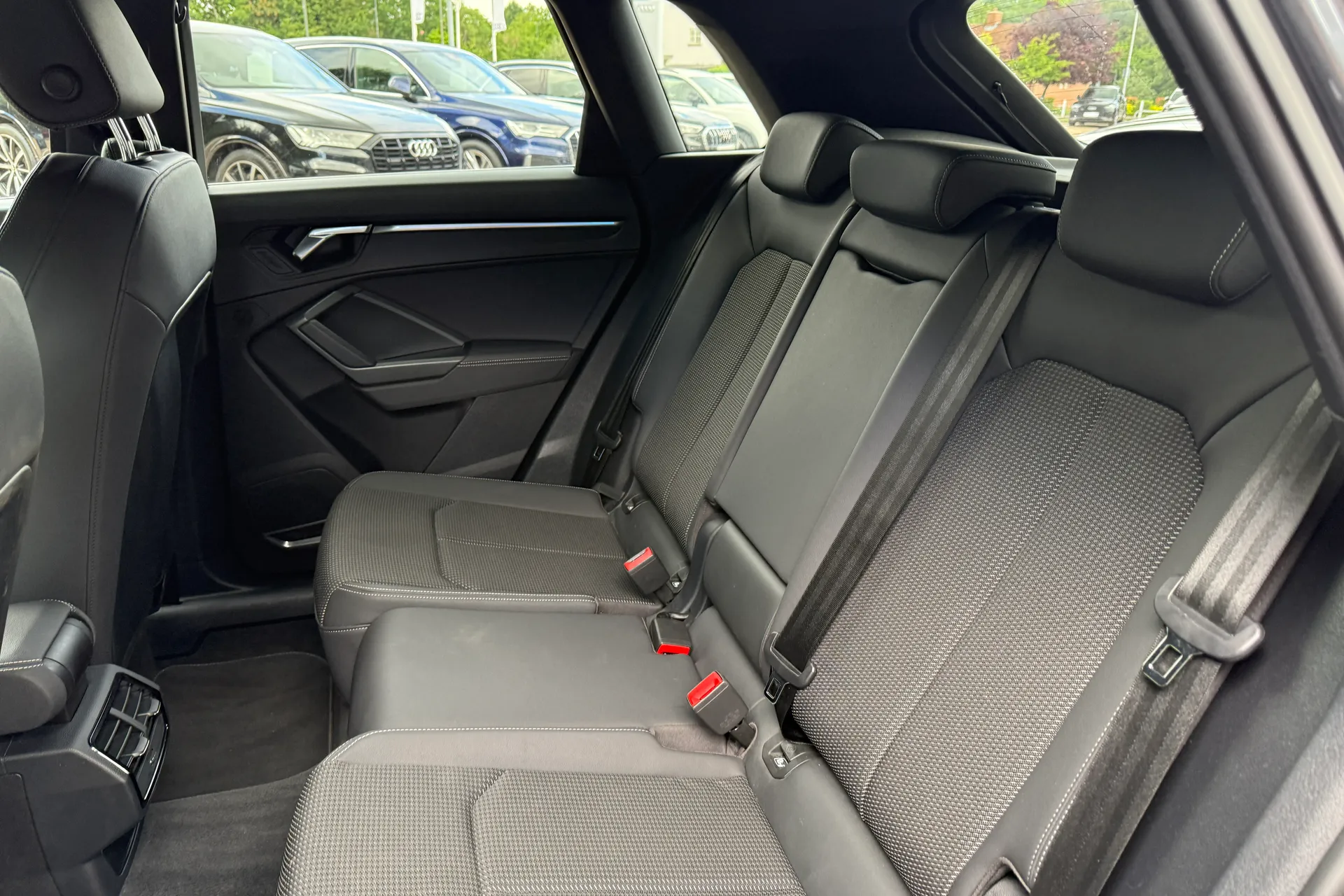 Audi Q3 thumbnail image number 51