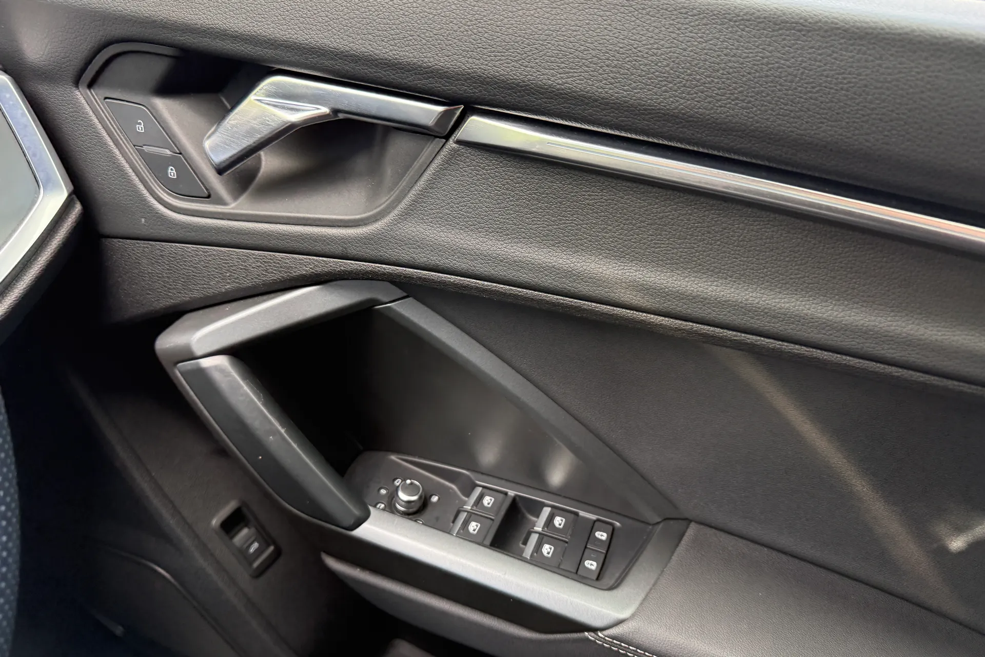 Audi Q3 thumbnail image number 25