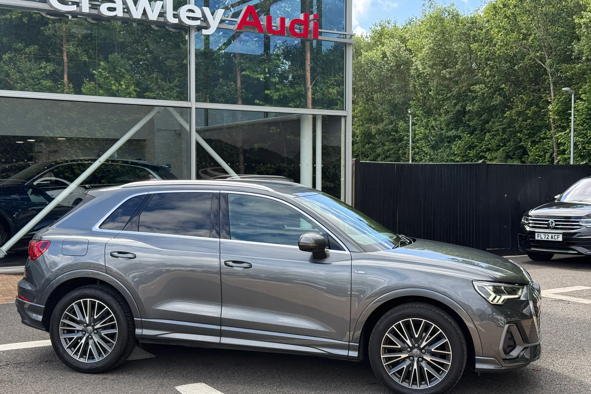 Audi Q3 thumbnail image number 2