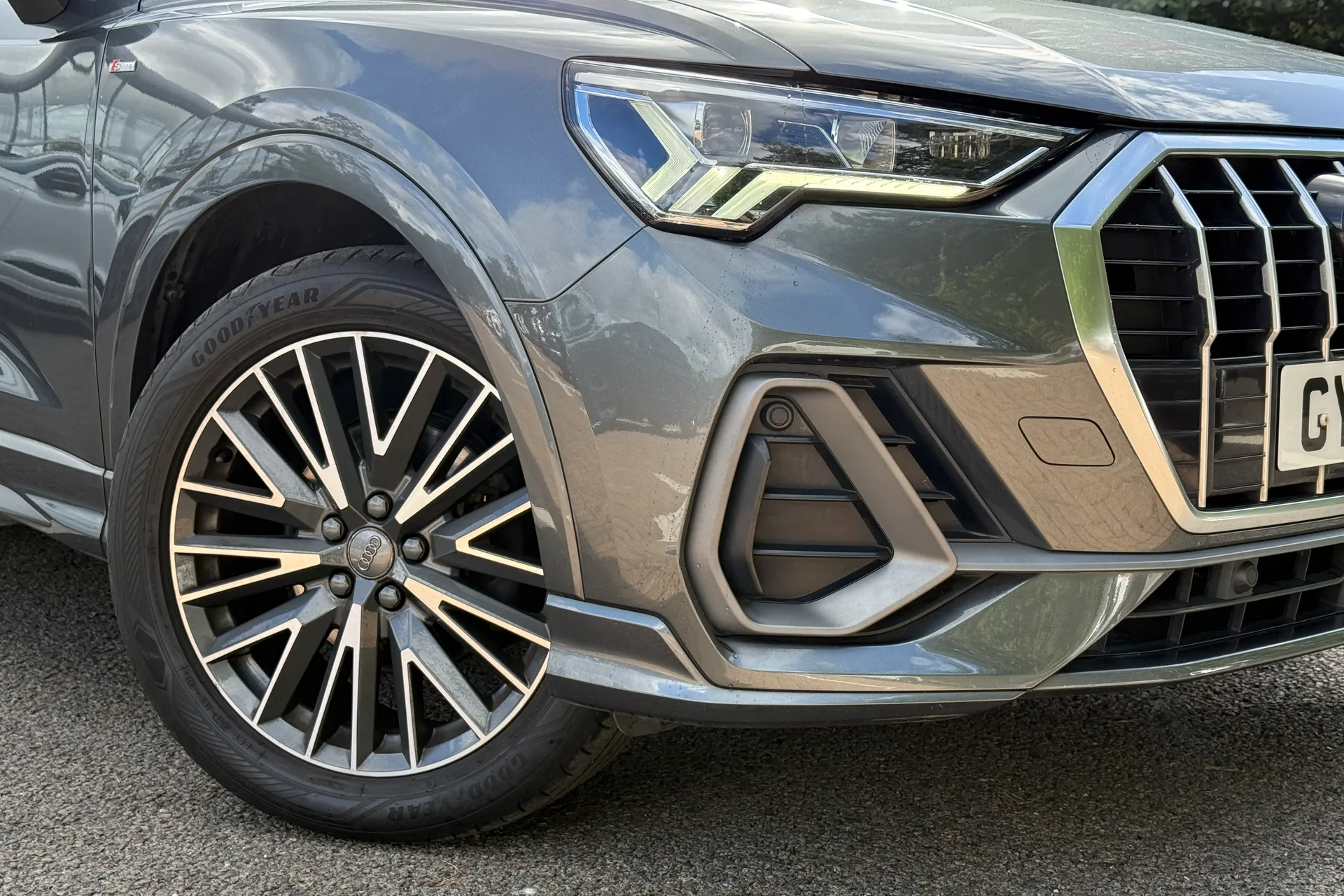 Audi Q3 thumbnail image number 12