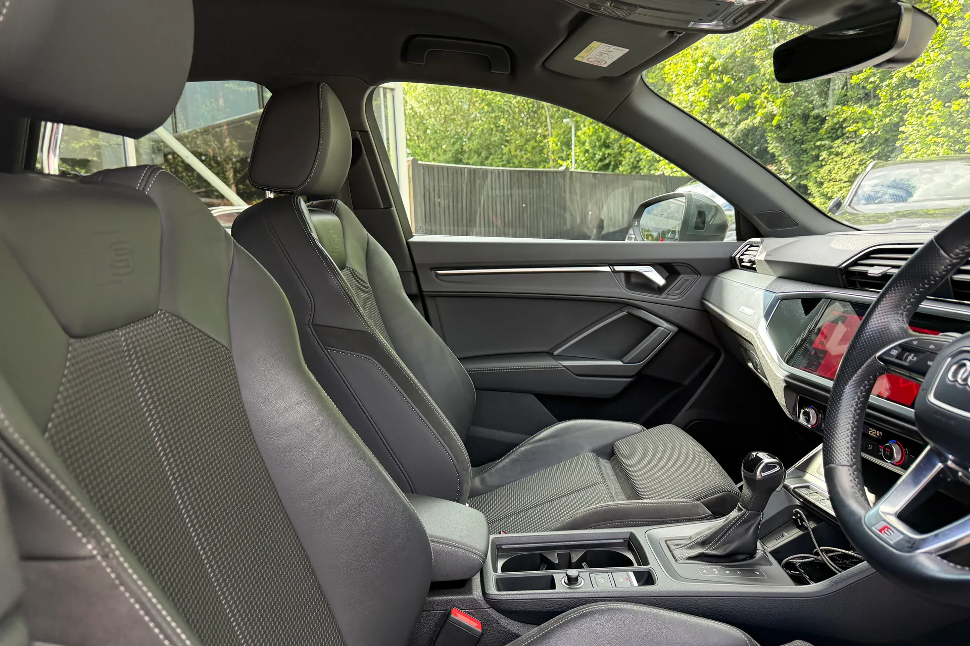 Audi Q3 thumbnail image number 32