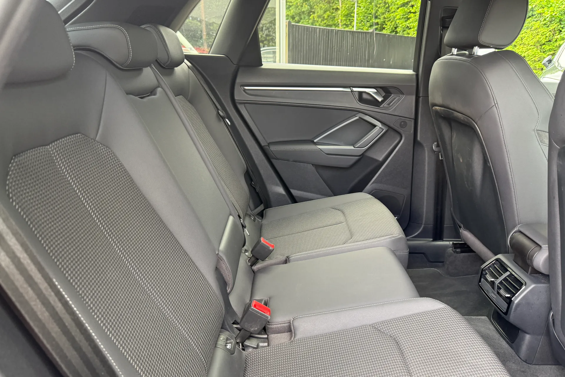 Audi Q3 thumbnail image number 36