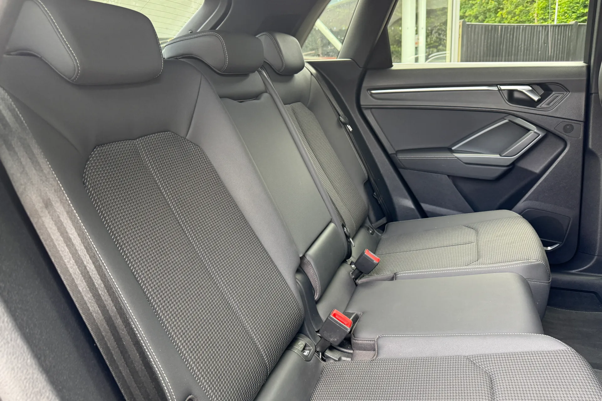 Audi Q3 thumbnail image number 35