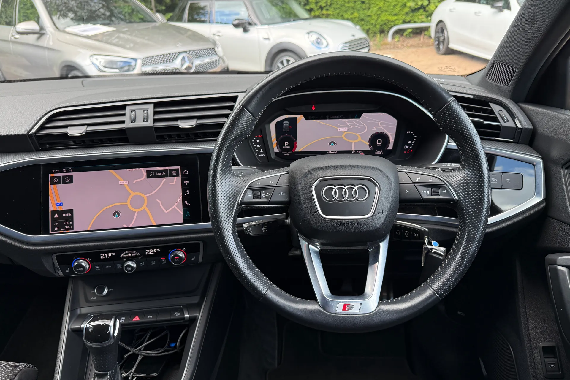 Audi Q3 thumbnail image number 11