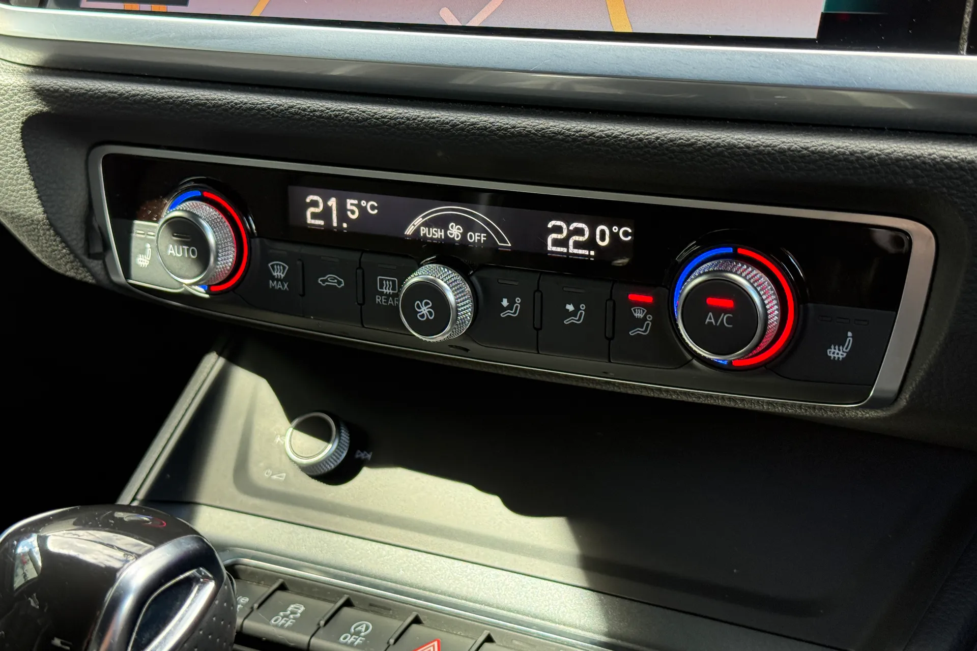 Audi Q3 thumbnail image number 17