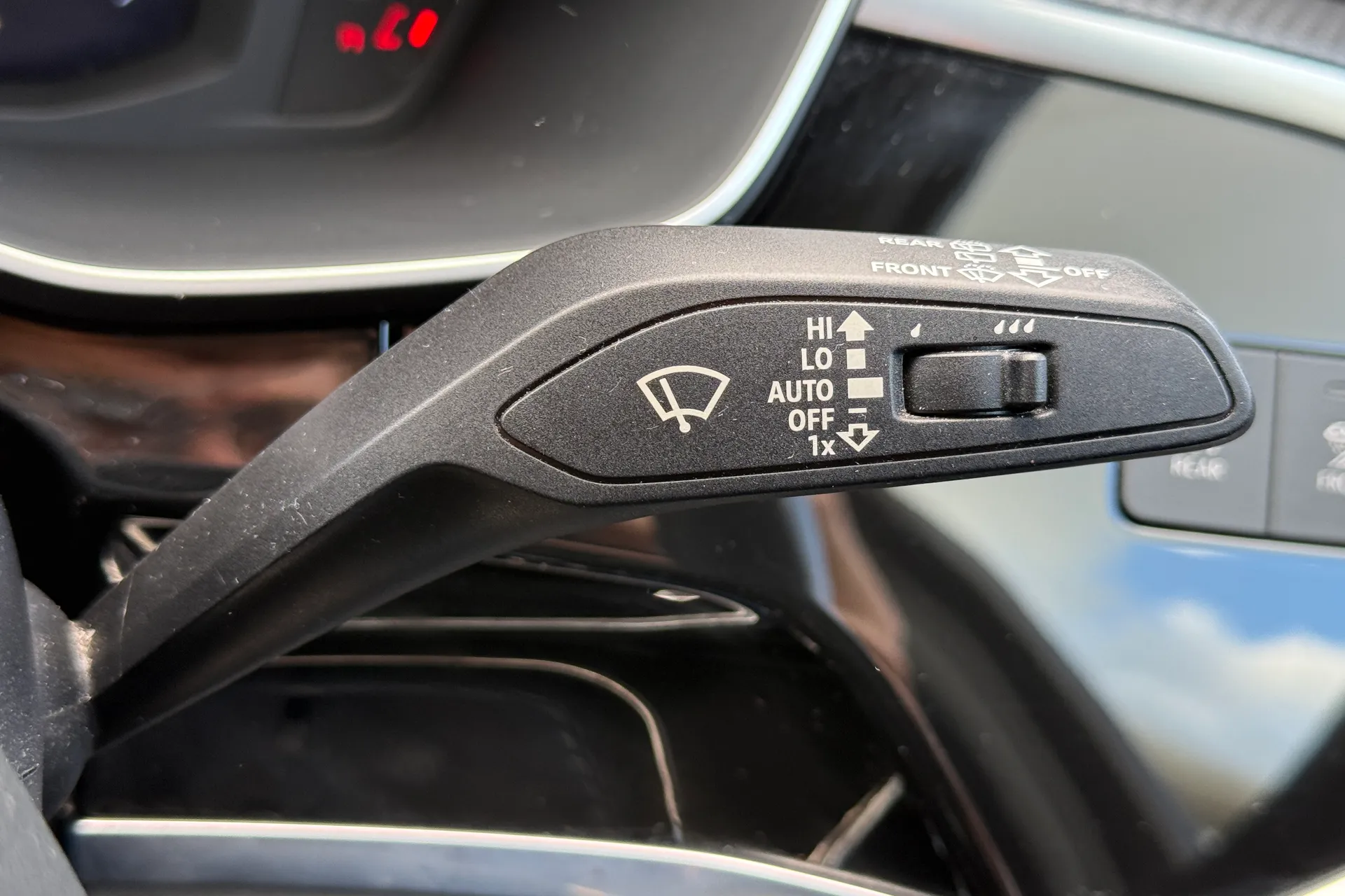 Audi Q3 thumbnail image number 23