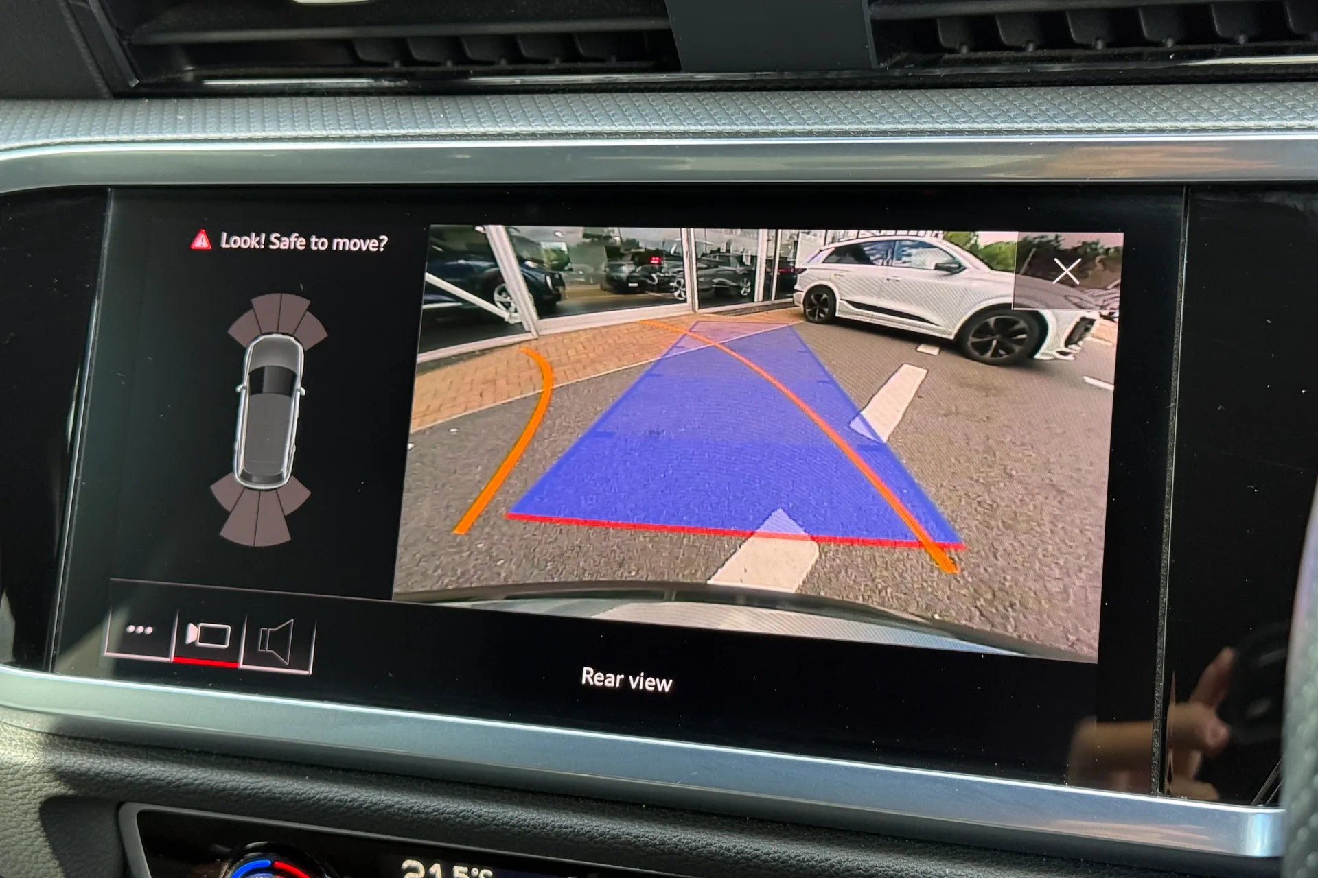 Audi Q3 thumbnail image number 4