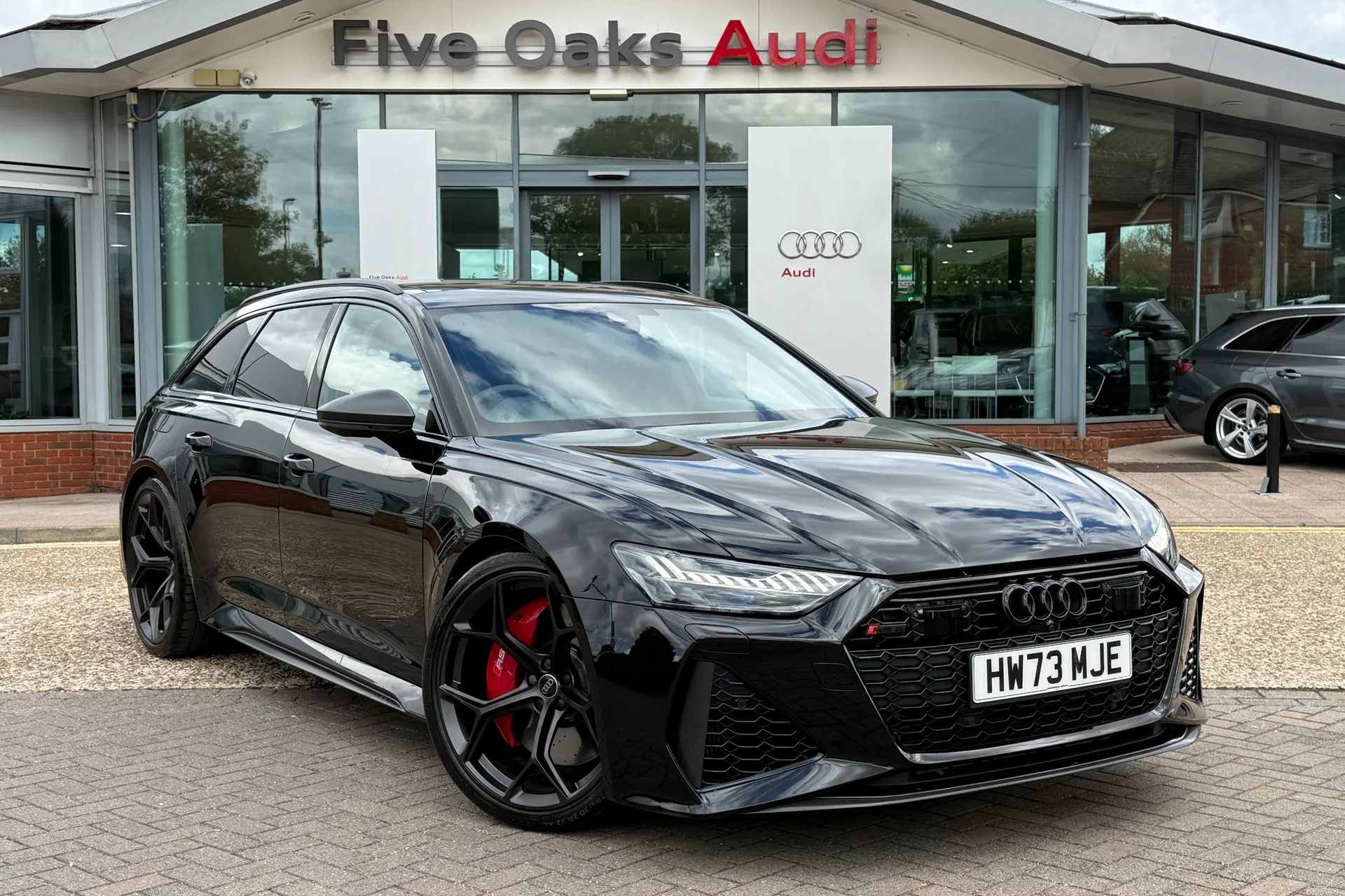 Audi RS6 focused image