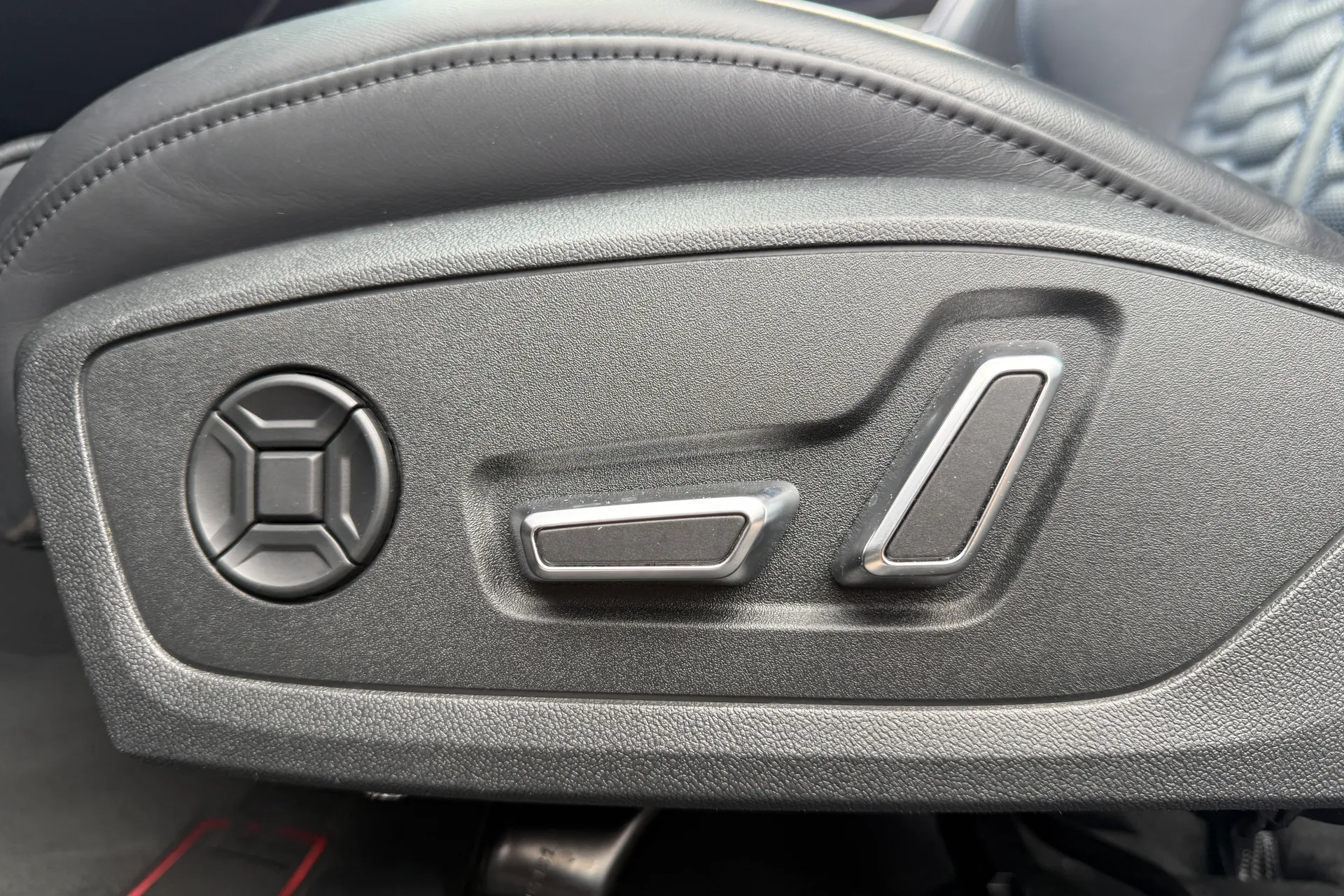 Audi RS6 thumbnail image number 24