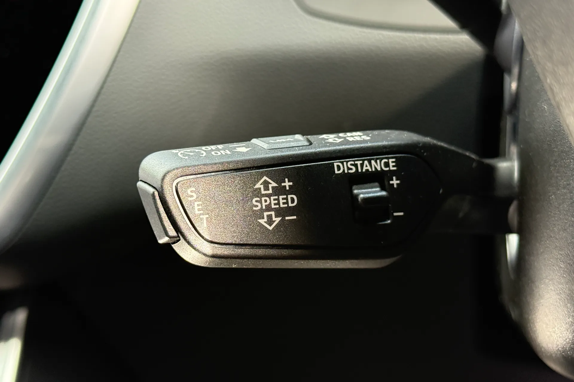 Audi RS6 thumbnail image number 25