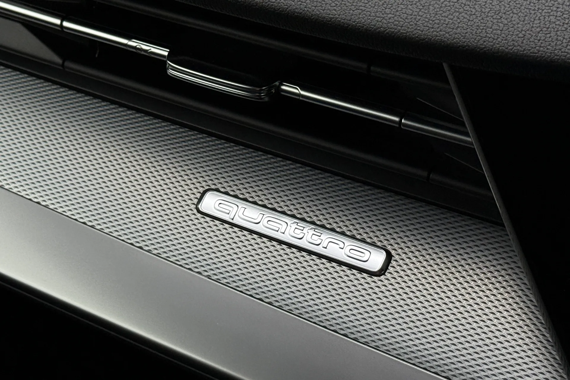 Audi A3 thumbnail image number 31