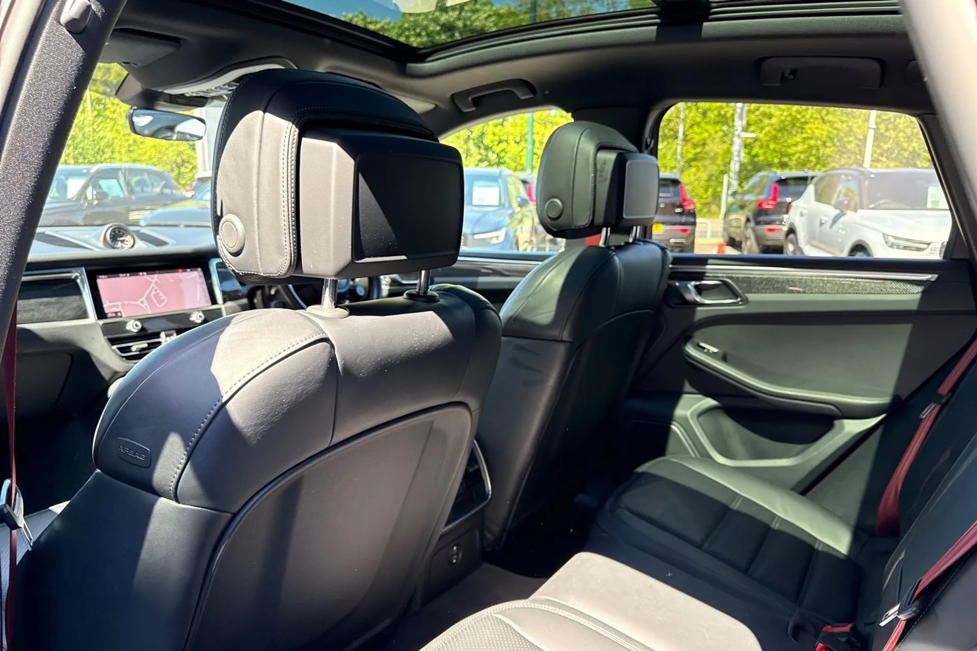 Porsche MACAN thumbnail image number 31