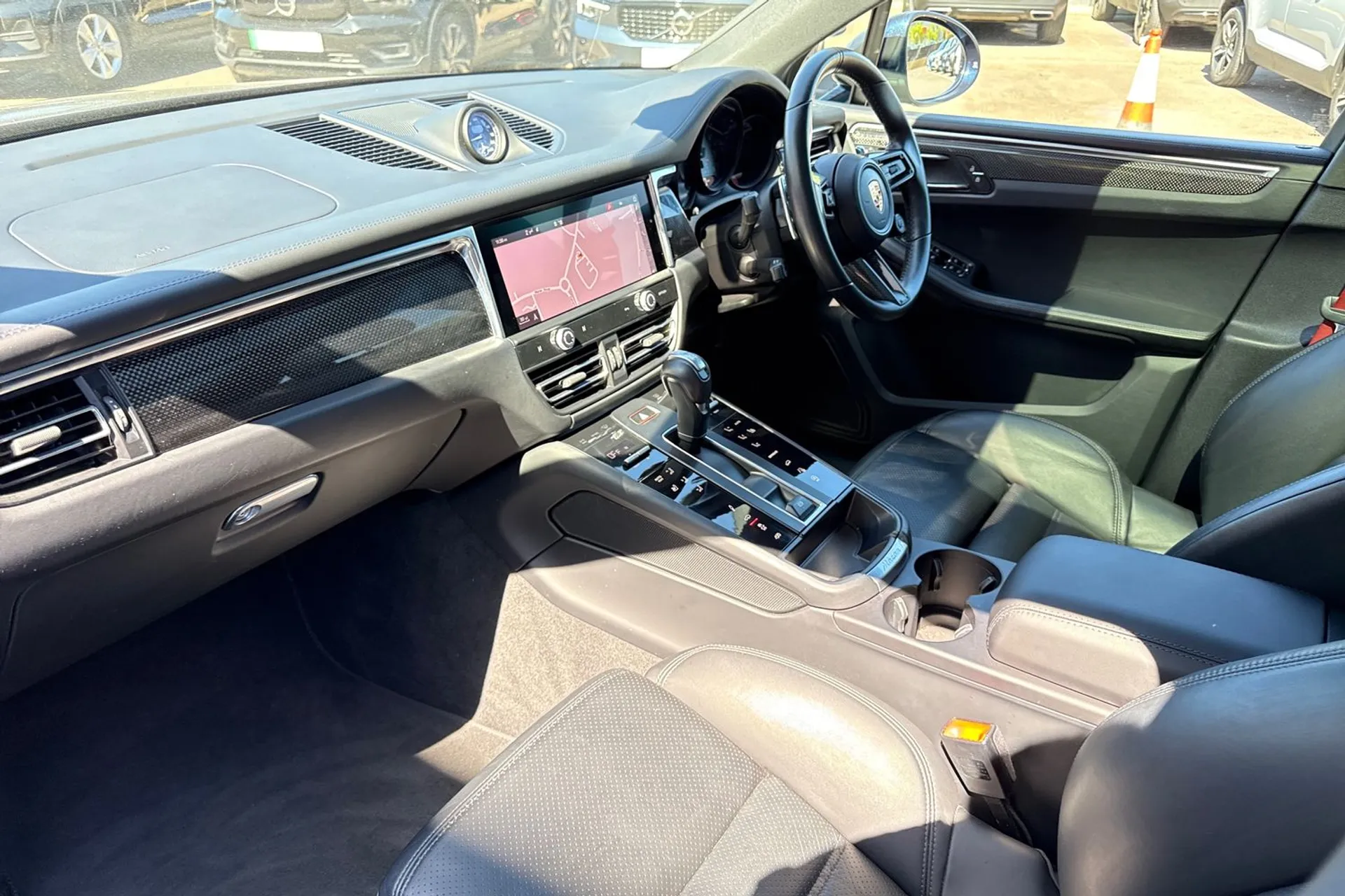 Porsche MACAN thumbnail image number 27