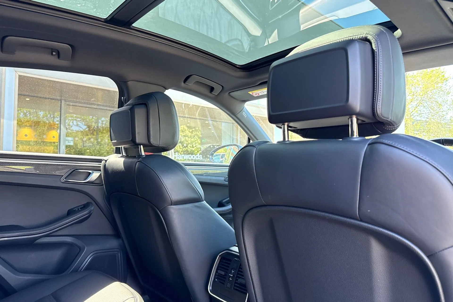 Porsche MACAN thumbnail image number 24