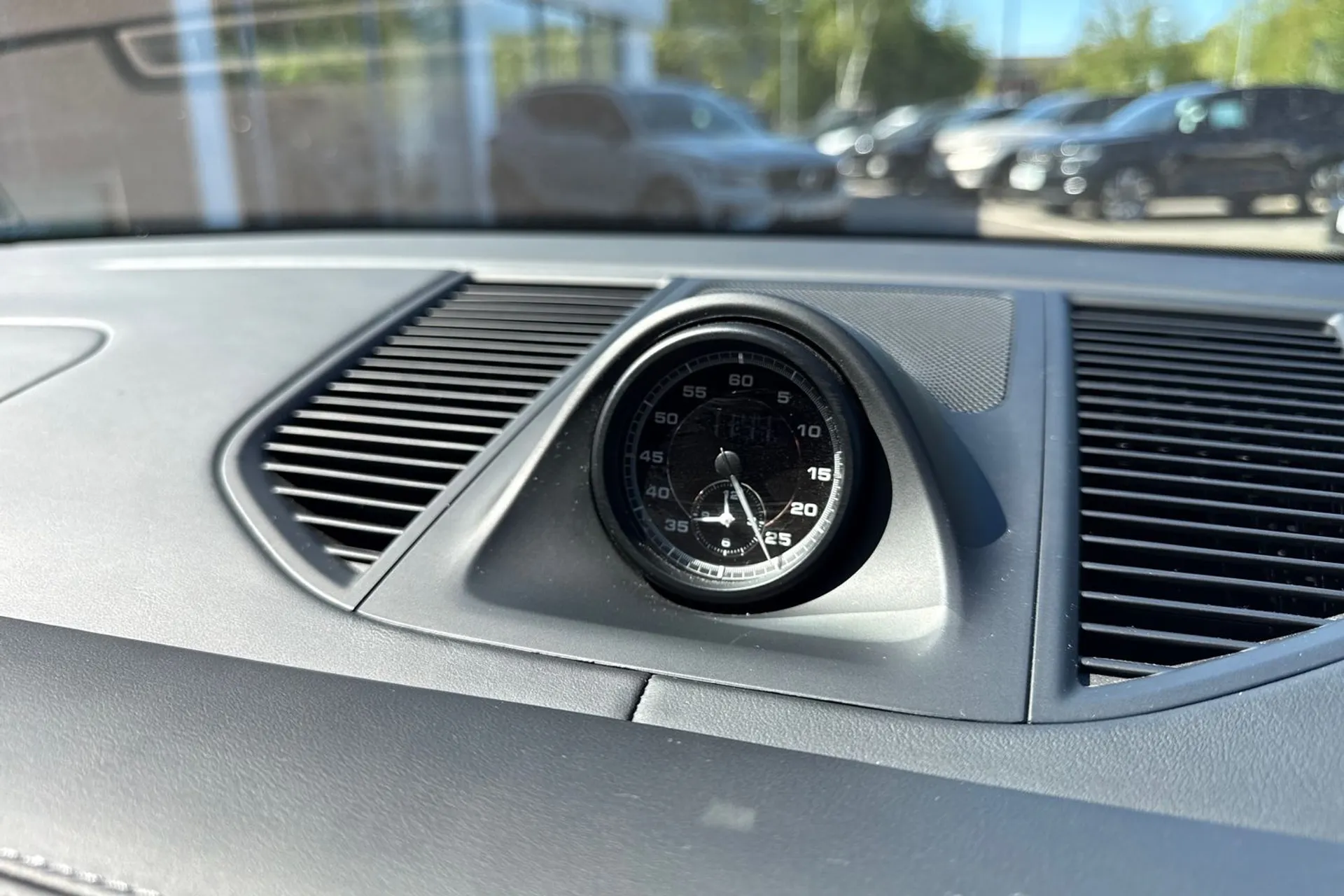 Porsche MACAN thumbnail image number 45