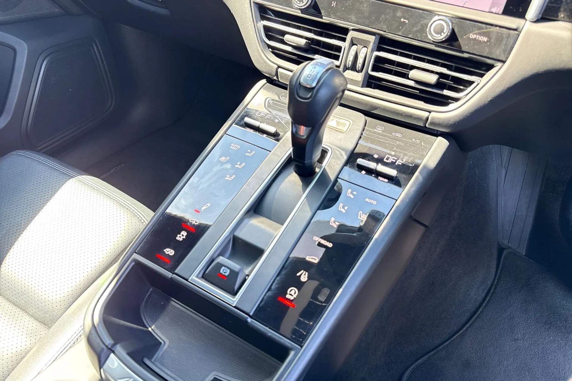 Porsche MACAN thumbnail image number 39