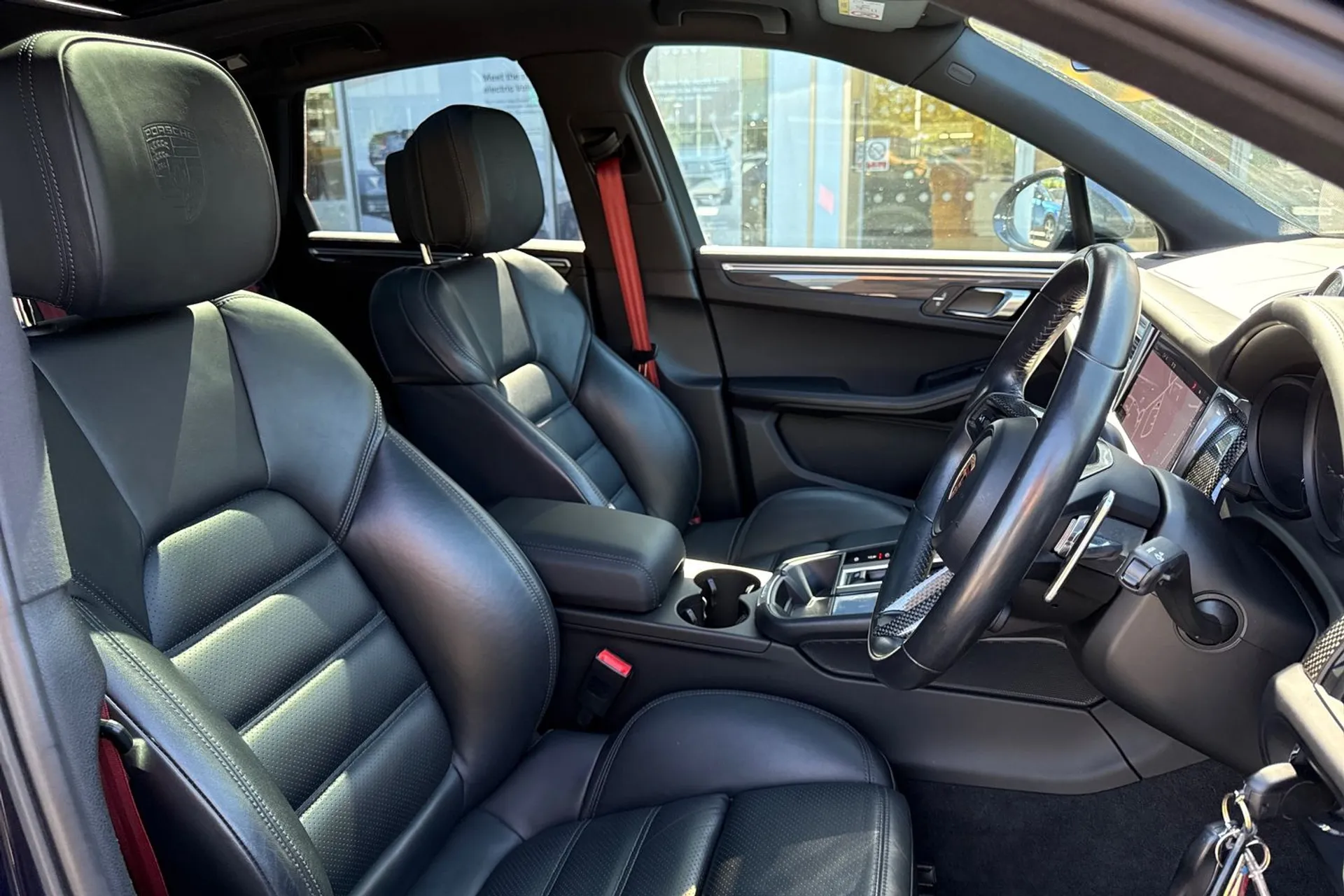 Porsche MACAN thumbnail image number 26