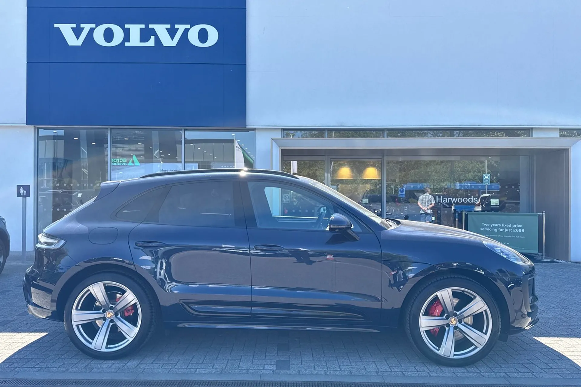 Porsche MACAN thumbnail image number 2