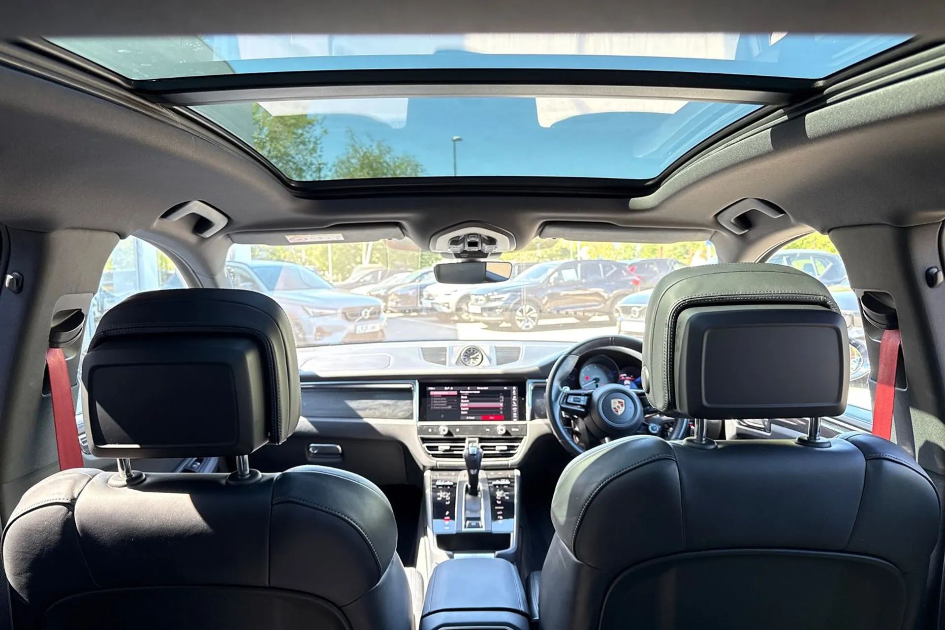 Porsche MACAN thumbnail image number 22