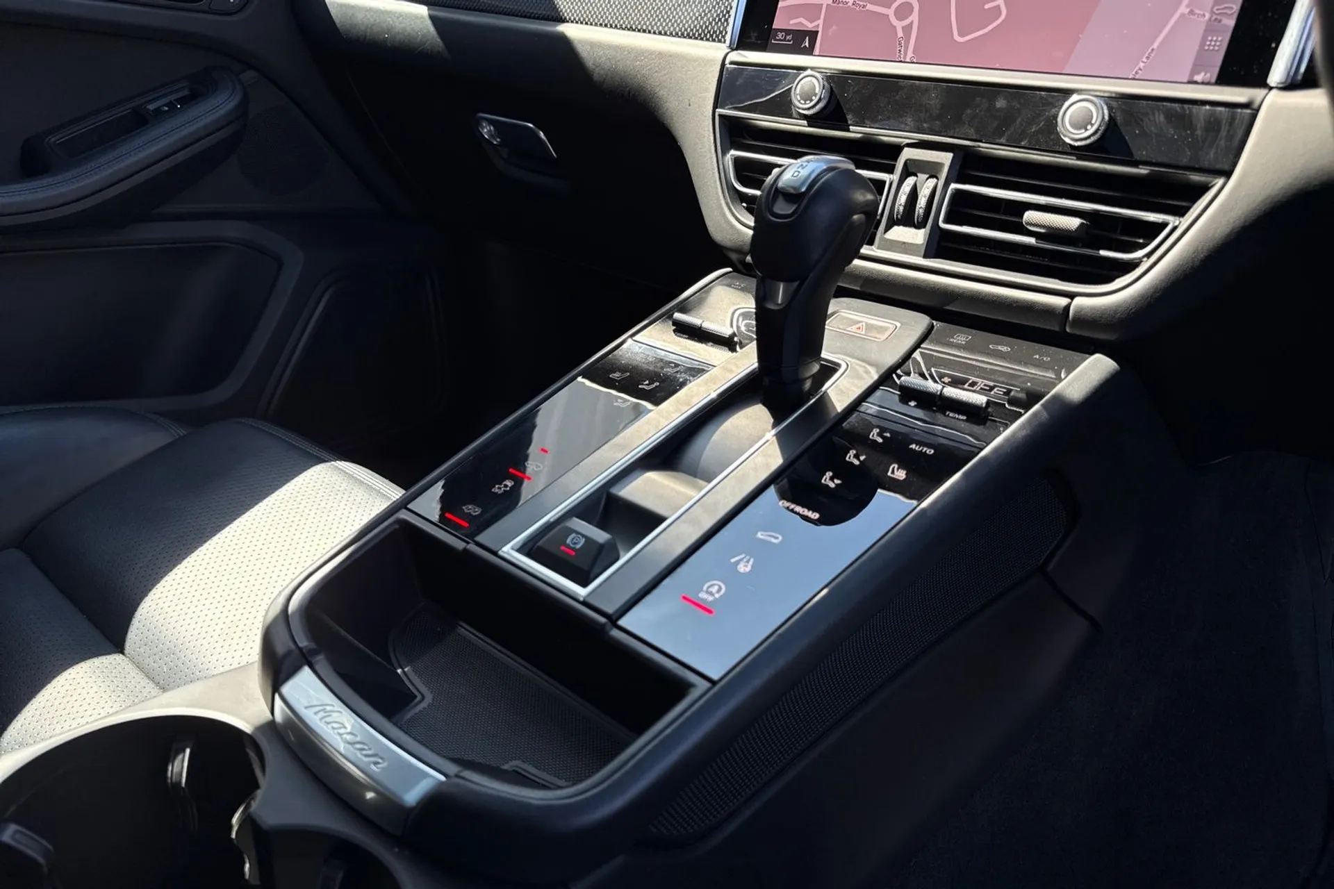 Porsche MACAN thumbnail image number 43