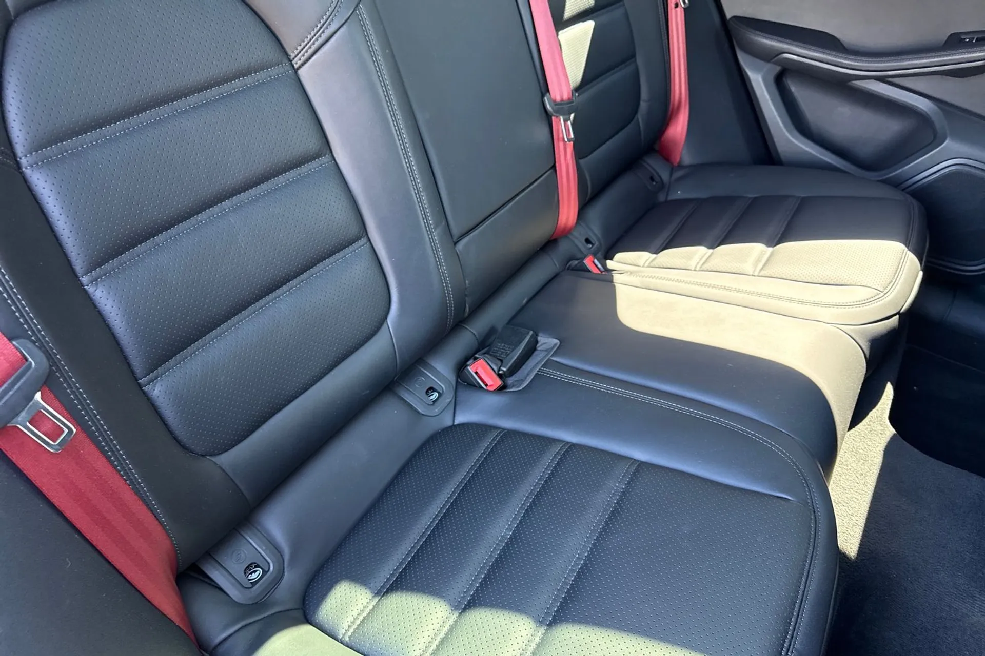 Porsche MACAN thumbnail image number 25