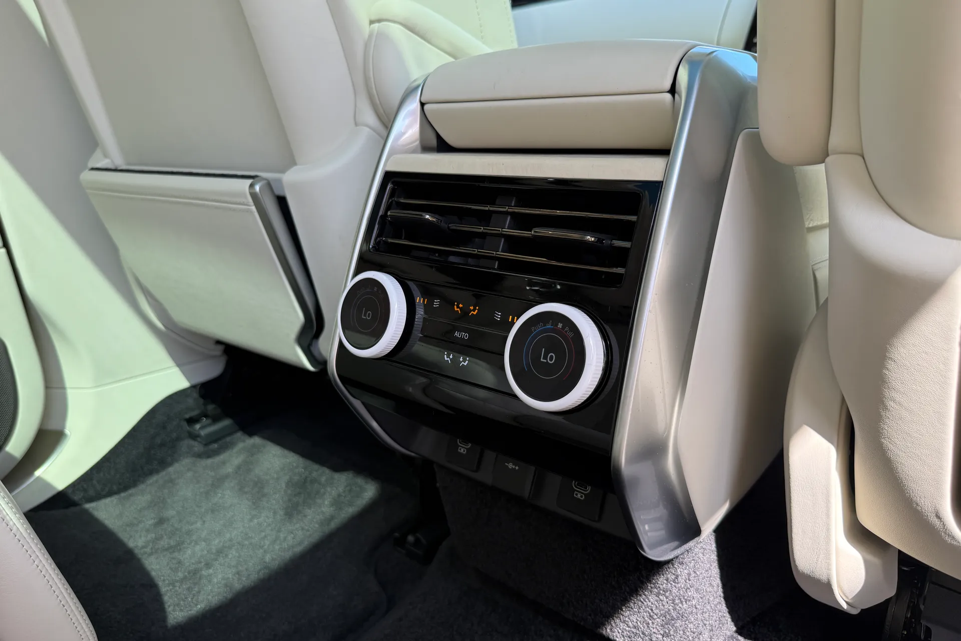 LAND ROVER RANGE ROVER thumbnail image number 20