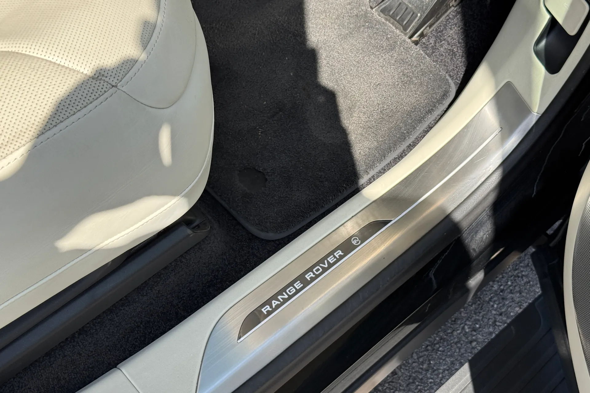 LAND ROVER RANGE ROVER thumbnail image number 9