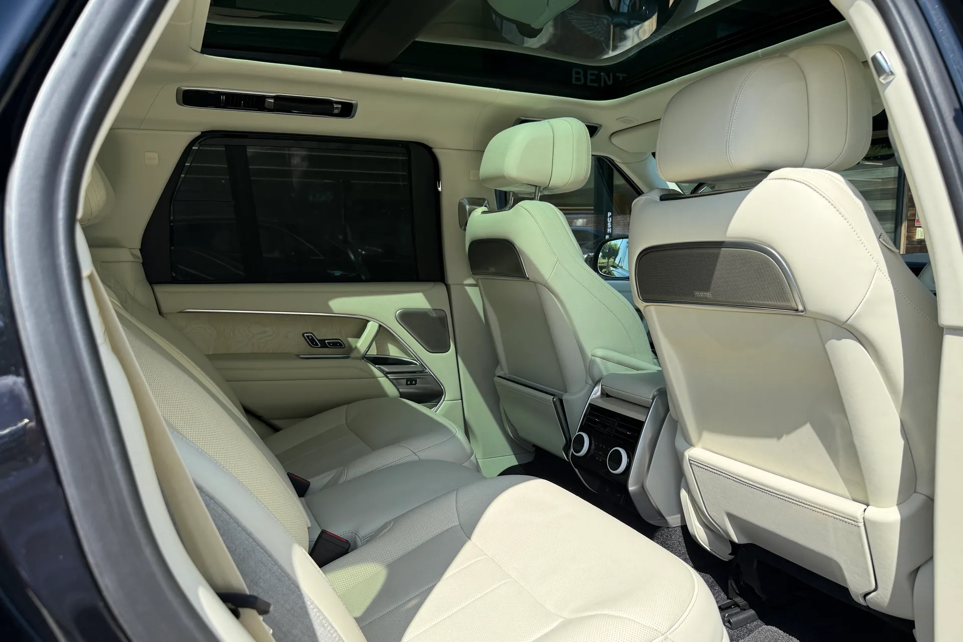 LAND ROVER RANGE ROVER thumbnail image number 14